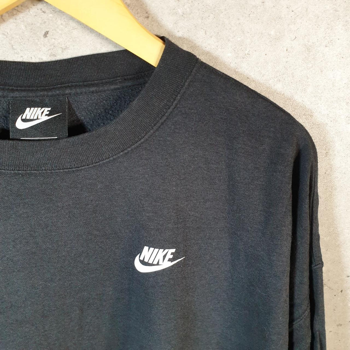 Vintage Nike Club Embroidered Sweatshirt Womens Medium Black Swoosh Y2K Pullover Logo