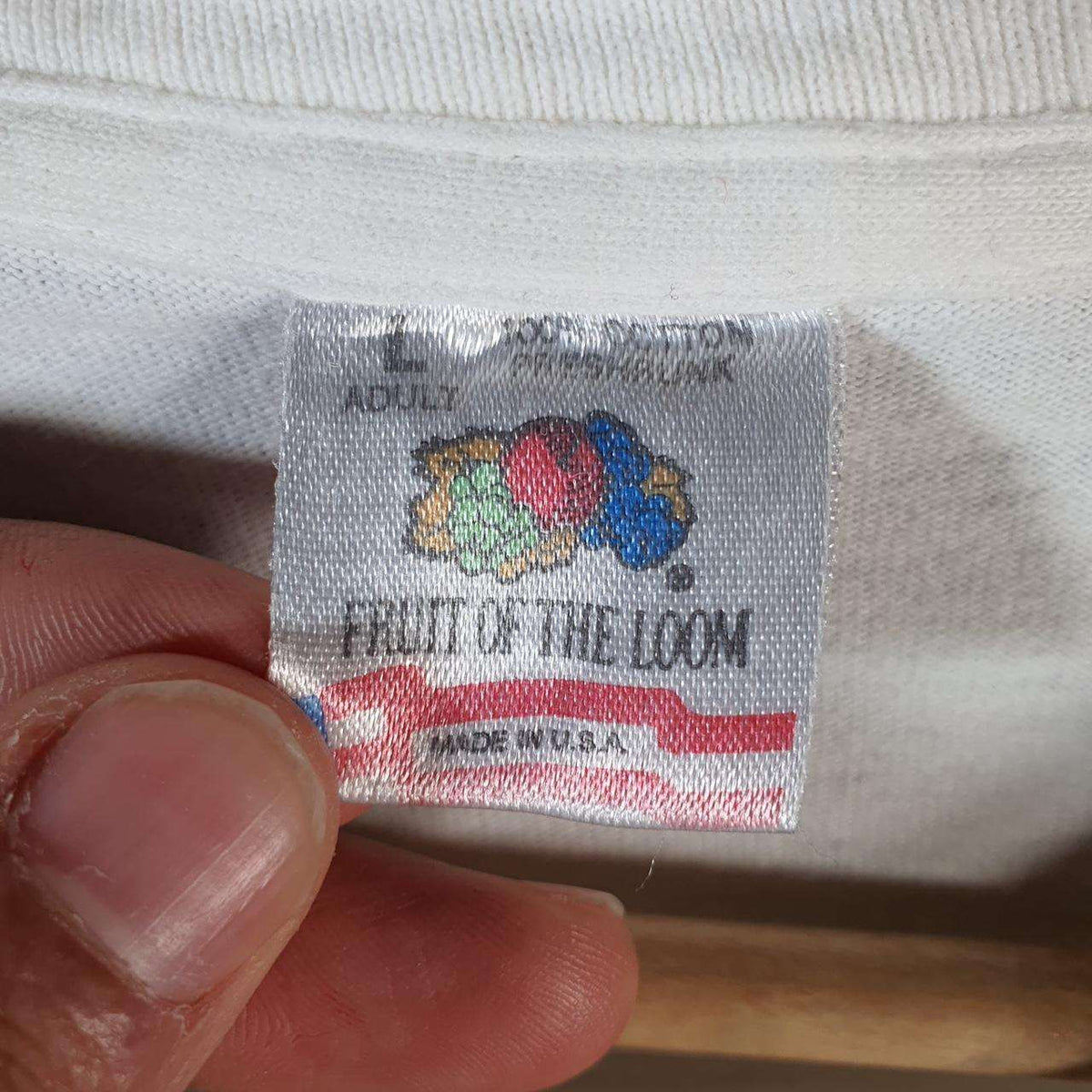 Vintage Fruit of the Loom Curacoa Graphic Single Stitch T Shirt Men’s Large White Big Fish Vintage