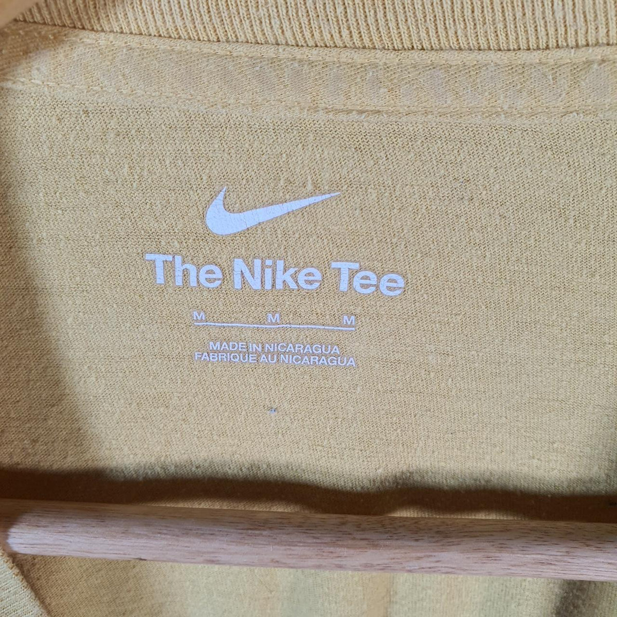 Vintage Nike Just Do It Spellout T Shirt Men’s Medium Yellow Logo Swoosh Athletic