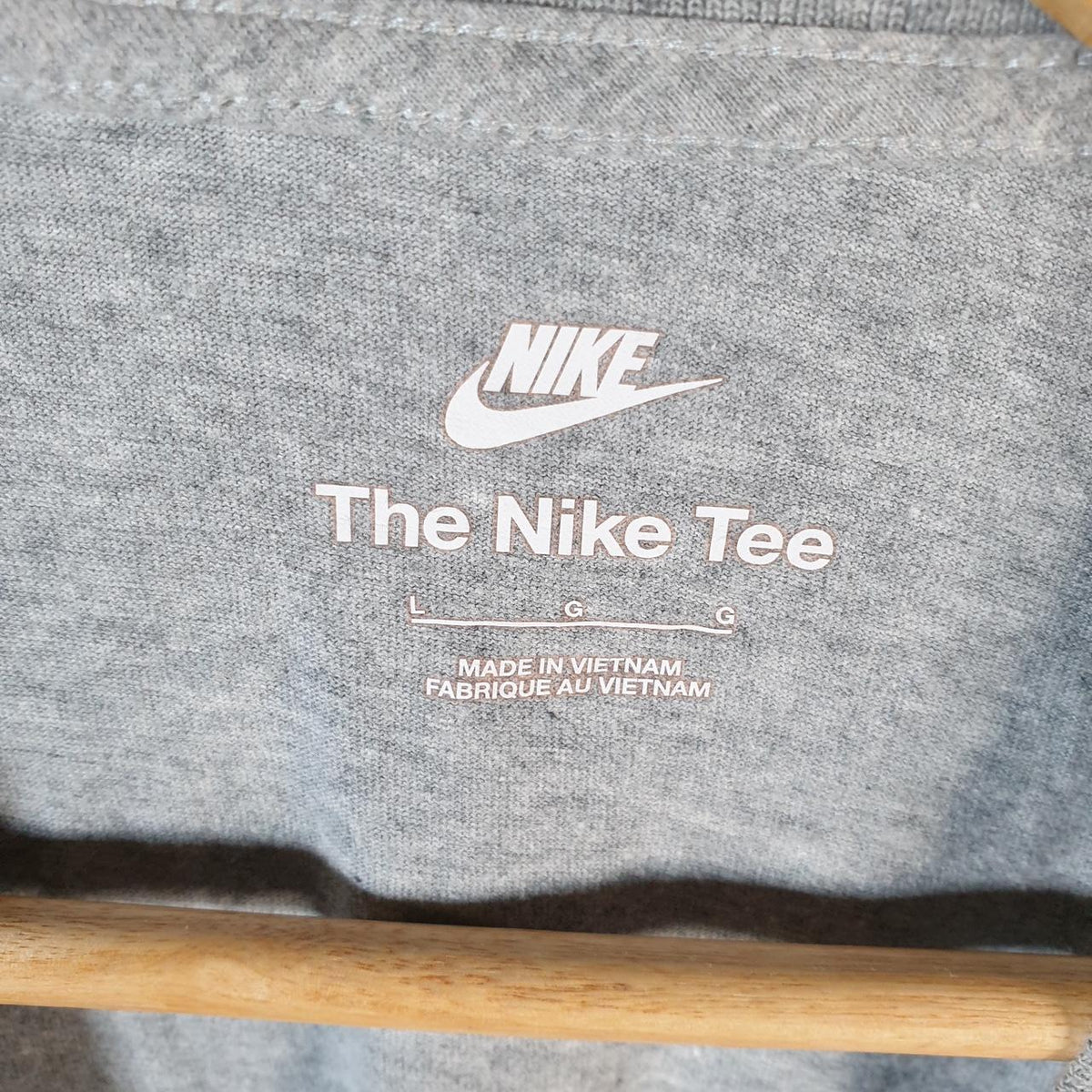 Vintage Nike Club T Shirt Men’s Large Spellout Grey Swoosh Athletic