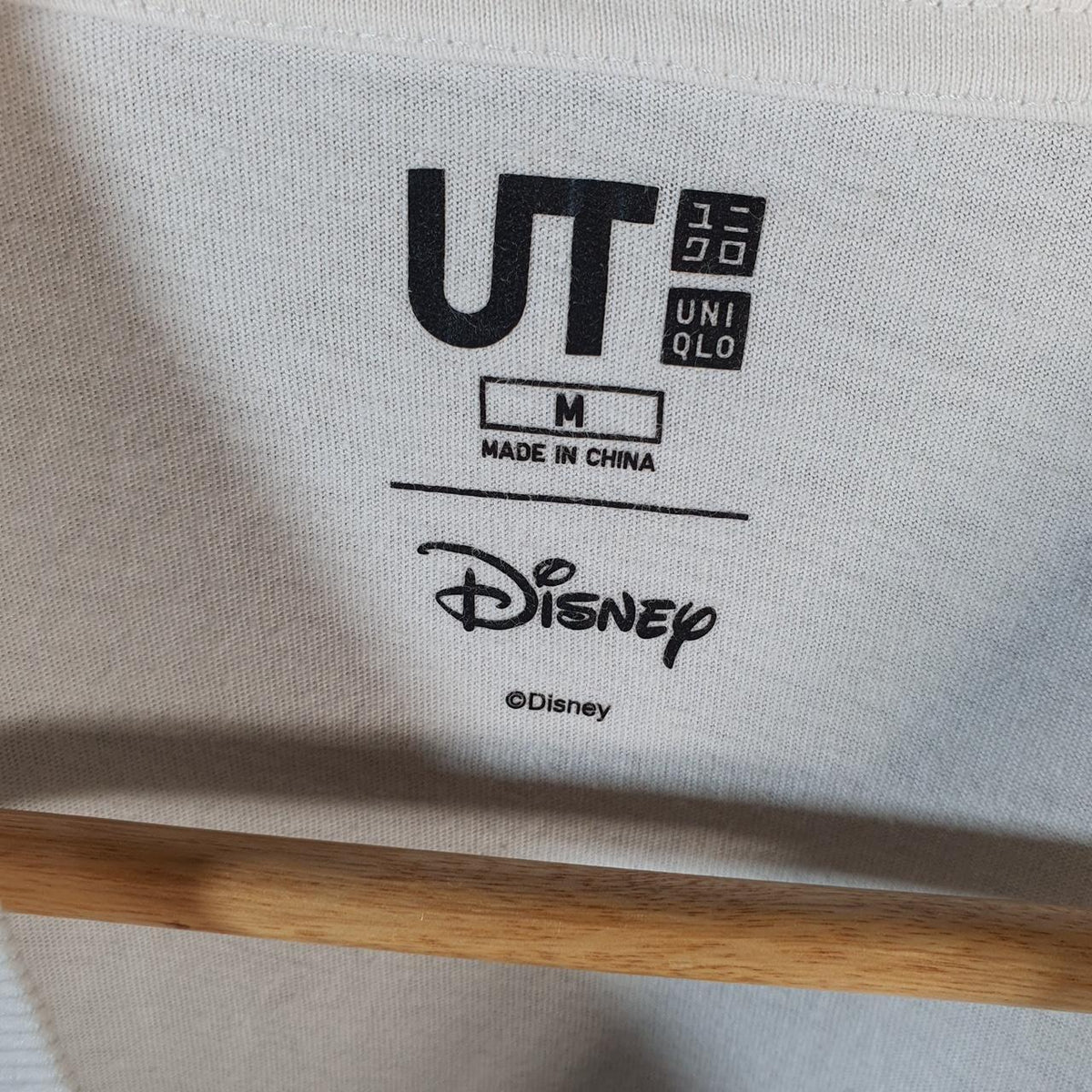 Vintage Uniqlo Disney Land Mickey Mouse T Shirt Men’s Medium White Graphic Cartoon