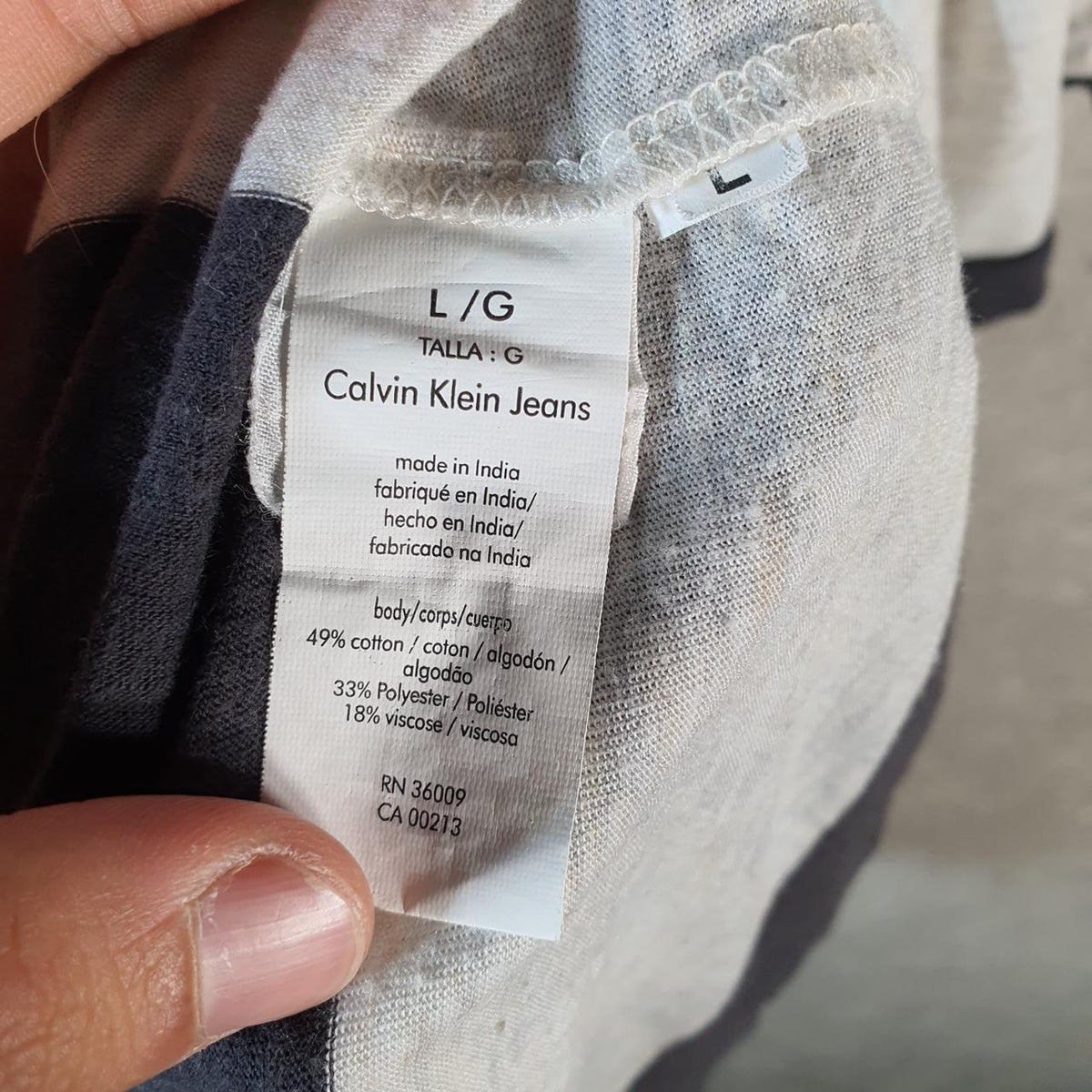 Vintage Calvin Klein Graphic Blank T Shirt Men’s Large Striped Casual Sports