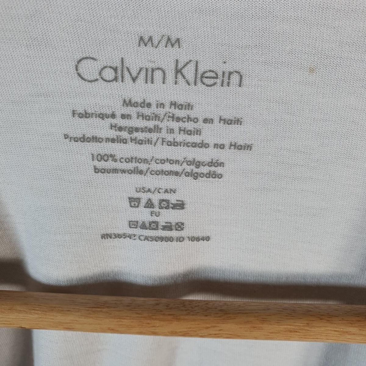 Vintage Calvin Klein Spellout T Shirt Men’s Medium White Casual Sports