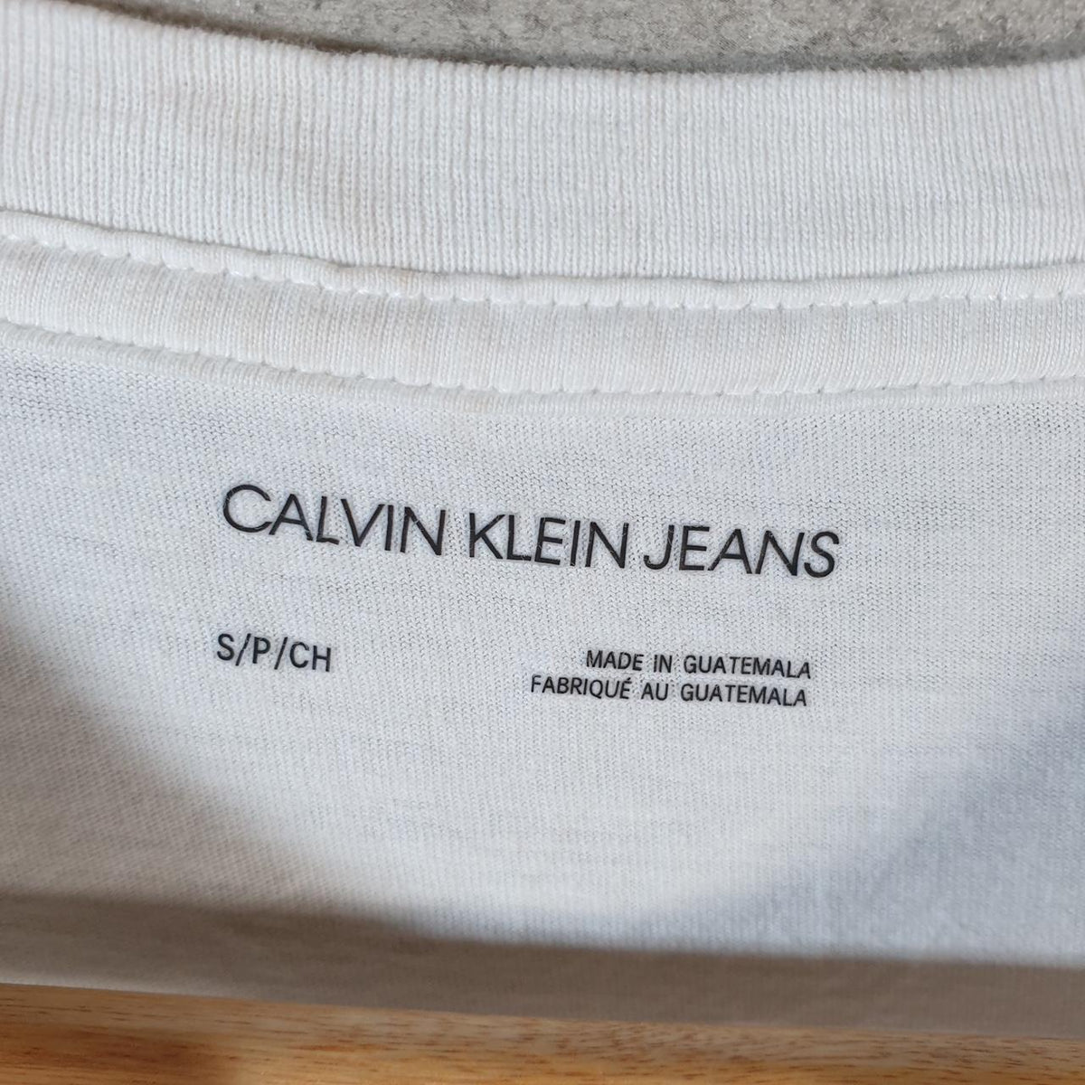 Vintage Calvin Klein T Shirt Men’s Small White Classic Fit Spellout Logo