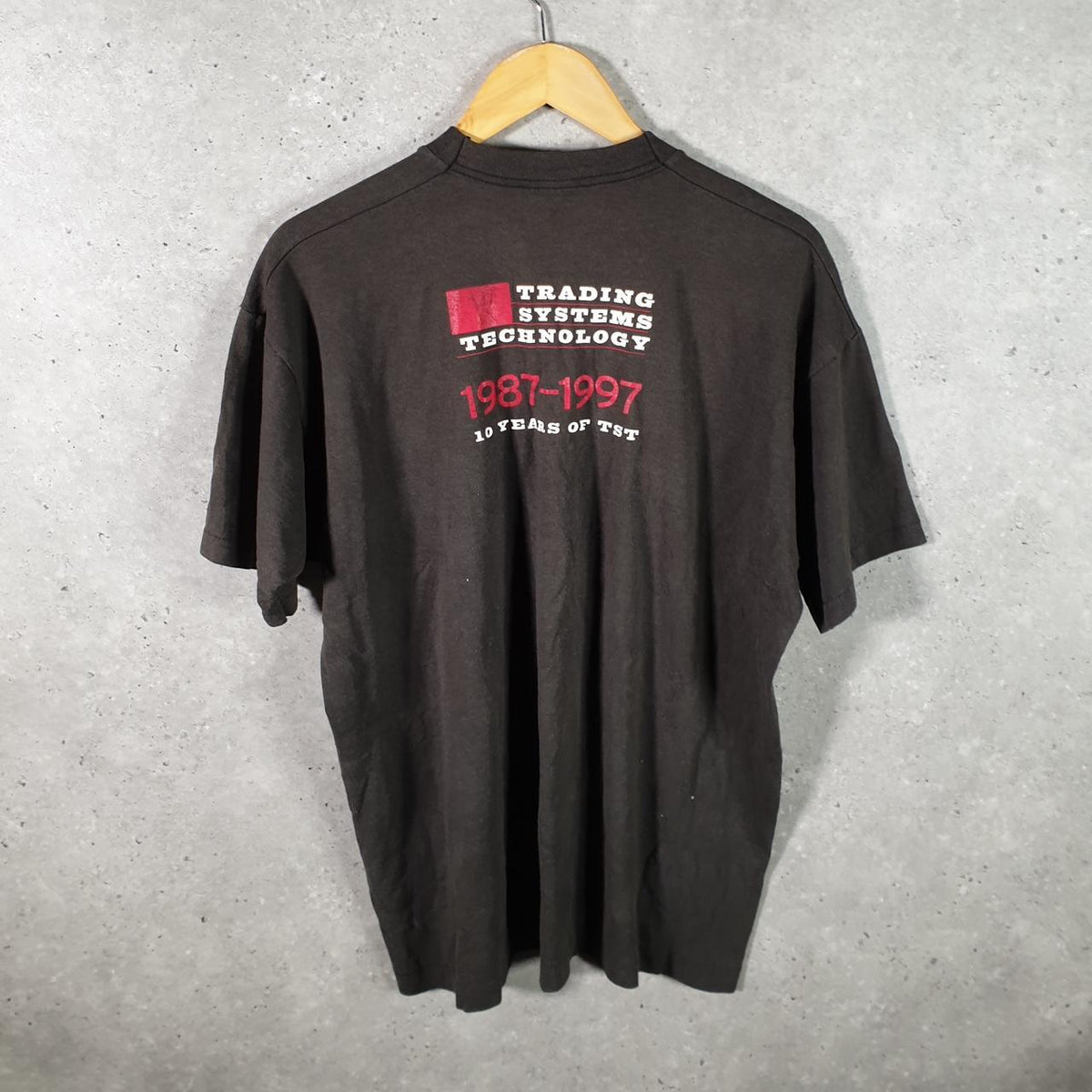 Vintage Best Fruit of the Loom 1997 Waters USA Single Stitch T Shirt Men’s XL Black Big Fish Vintage