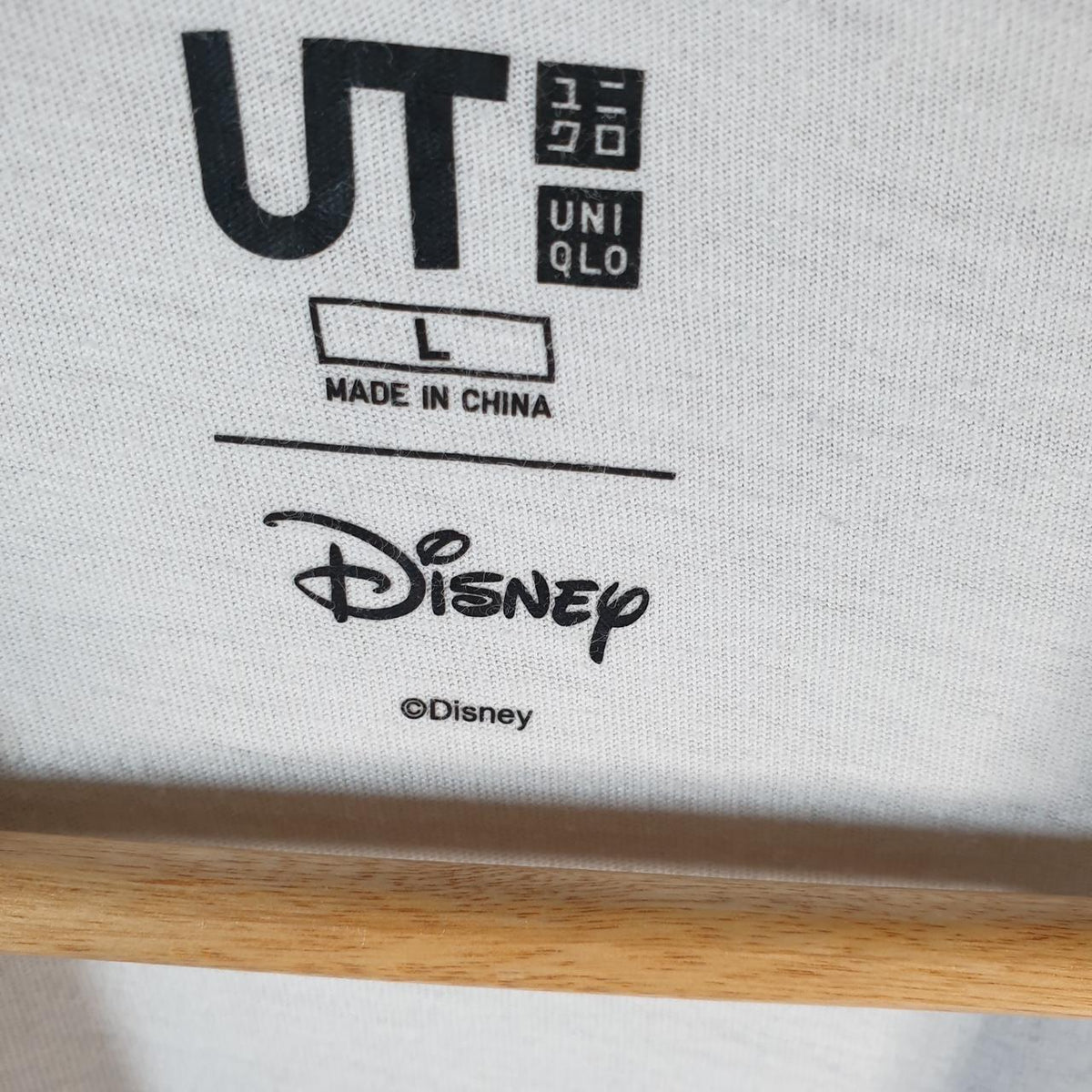 Vintage Uniqlo Disney Land Mickey Mouse T Shirt Shirt Men’s Large White Logo Graphic Cartoon