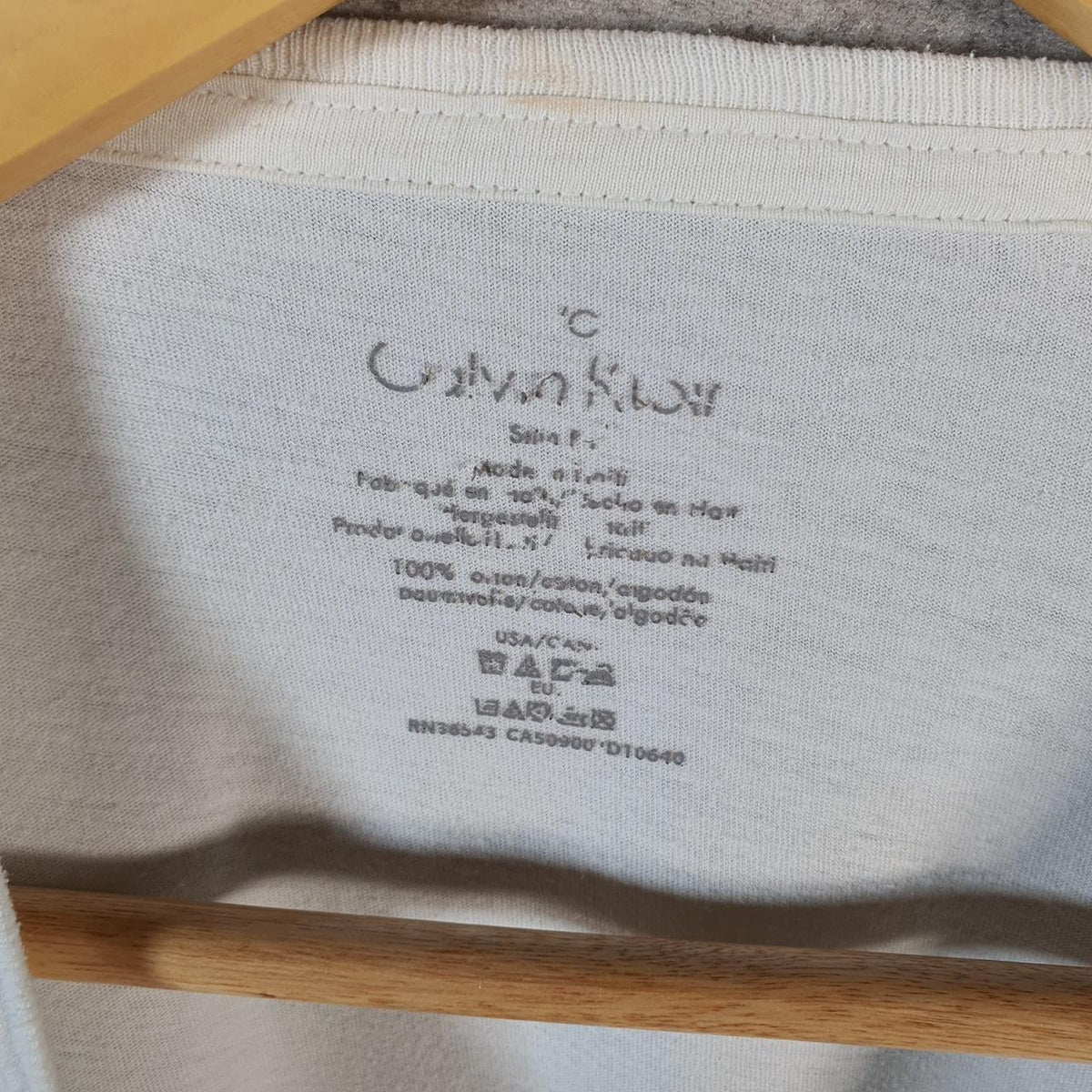 Vintage Calvin Klein Blank T Shirt Men’s Medium White Slim Fit Spellout Logo