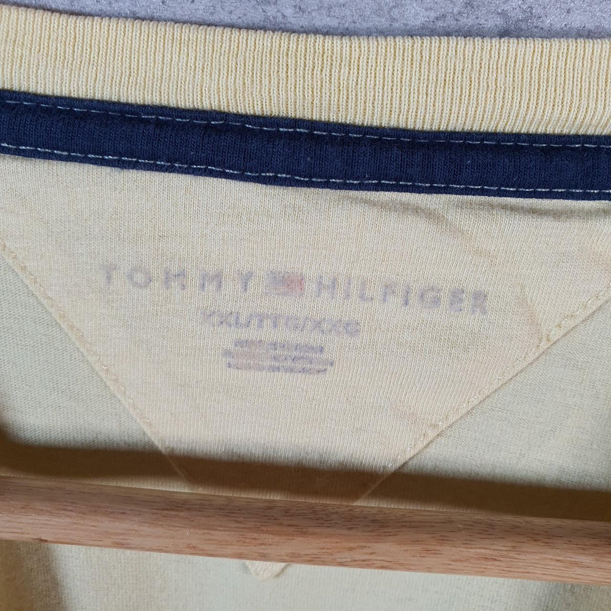 Vintage Tommy Hilfiger T Shirt Men’s 2XL Yellow Custom Fit Embroidered Logo