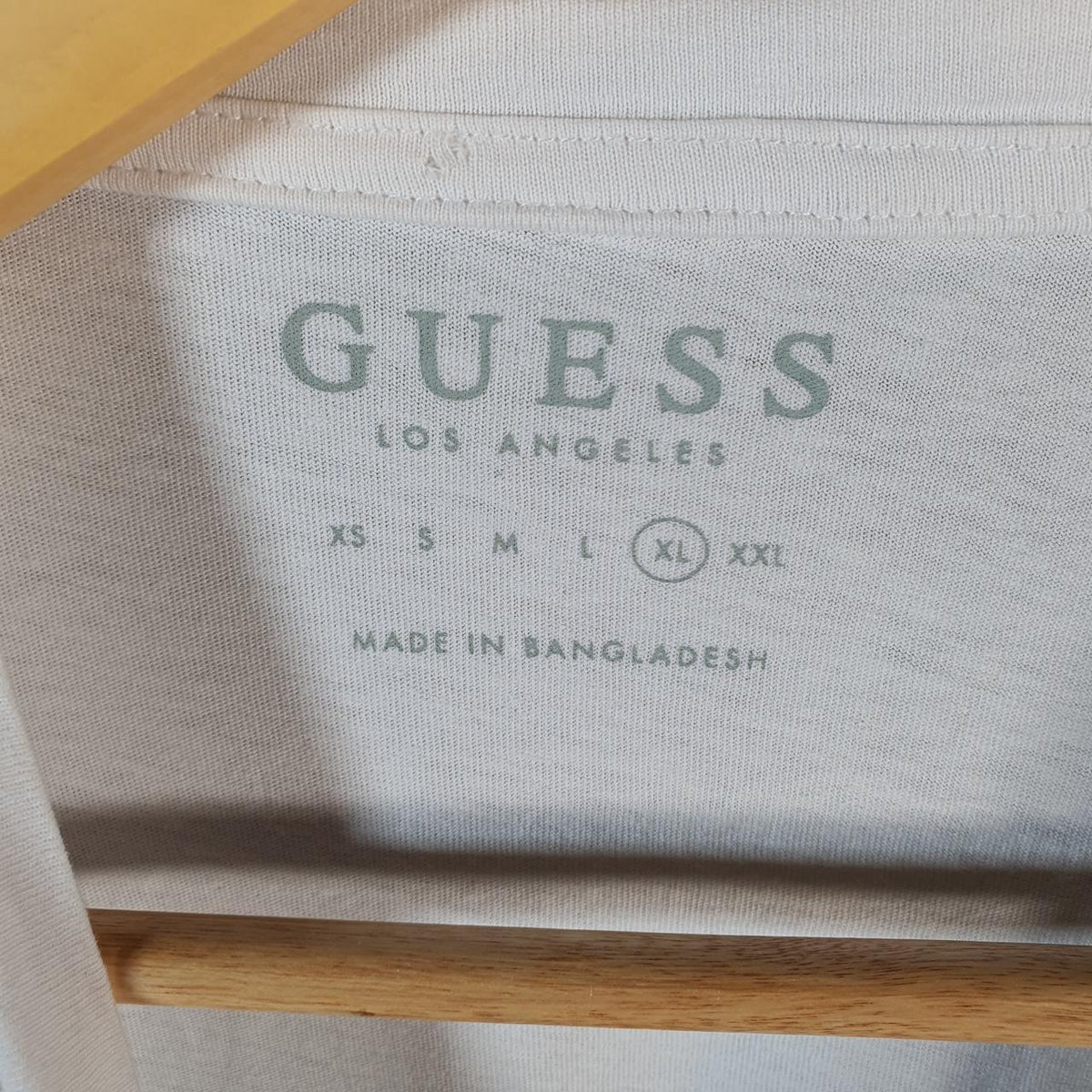 Vintage Guess Spellout Graphic T Shirt Men’s XL White Casual Sports Logo Athletic