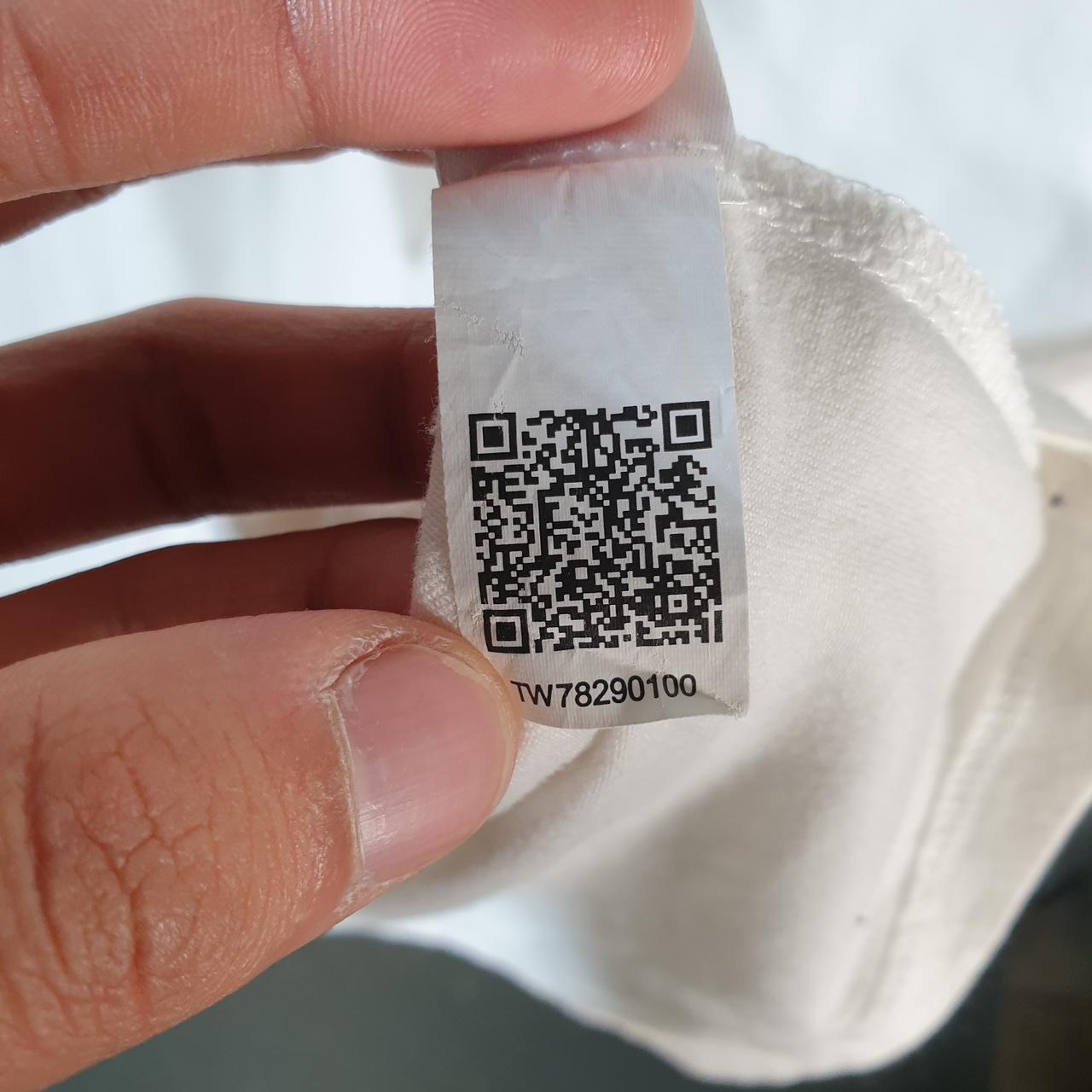 Vintage Tommy Hilfiger T Shirt Men’s XL White Spellout Embroidered Logo