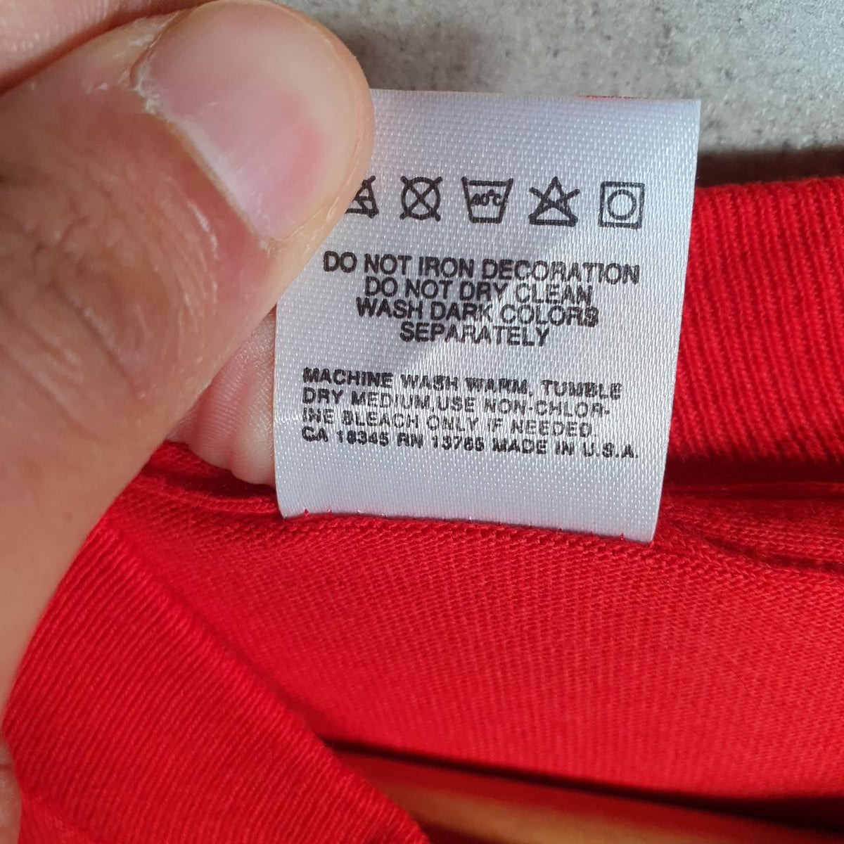 Vintage Fruit of the Loom Four Calling Birds 90s USA Single Stitch T Shirt Men’s XL Red Big Fish Vintage