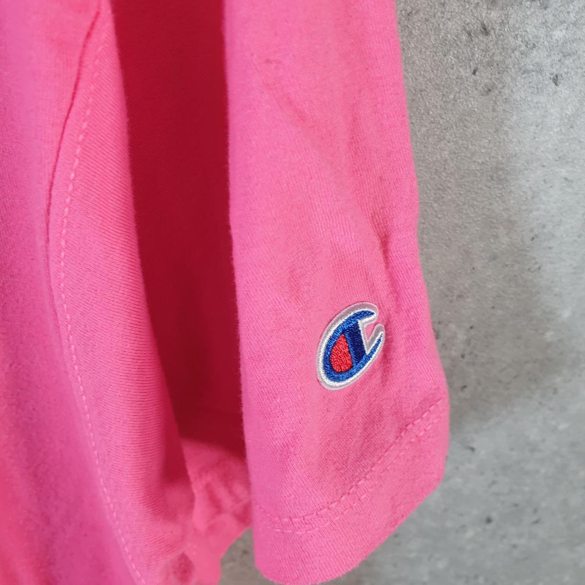 Vintage Champion Embroidered Logo T Shirt Men’s Medium Pink Athletic