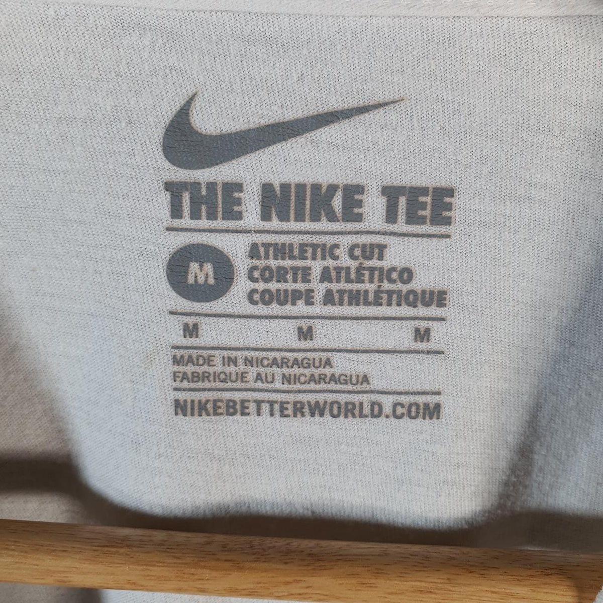 Vintage Nike Graphic T Shirt Men’s Medium White Logo Swoosh Loose Fit Athletic