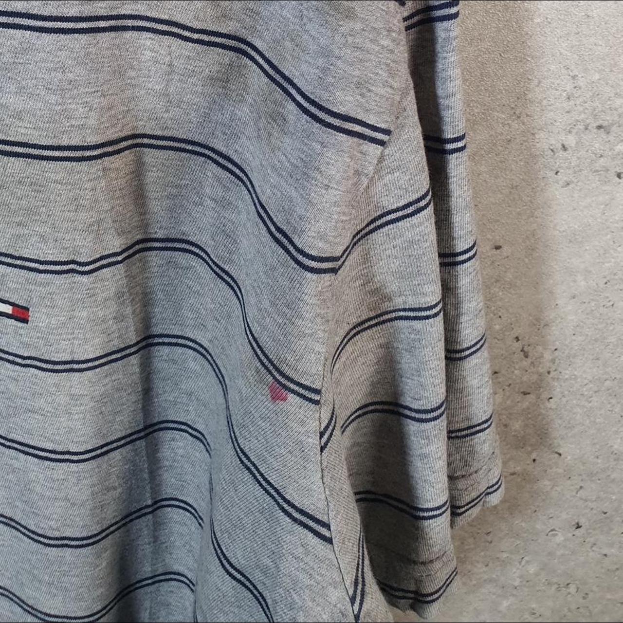 Vintage Tommy Hilfiger T Shirt Men’s Medium Grey Striped Custom Fit Embroidered Logo