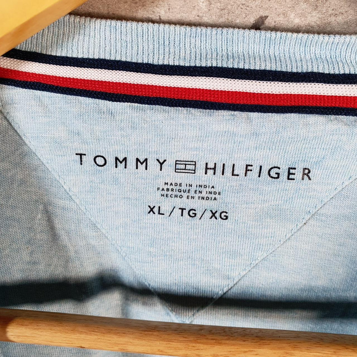 Vintage Tommy Hilfiger T Shirt Men’s XL Blue Custom Fit Embroidered Logo