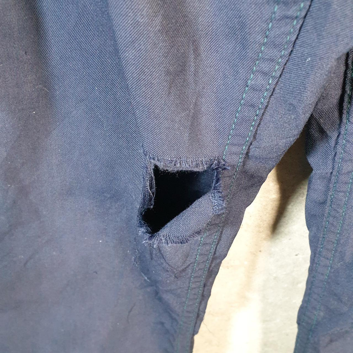 Vintage Carhartt FR Carpenter Trousers Mens W40 L28 Navy Blue Relaxed Fit Workwear USA