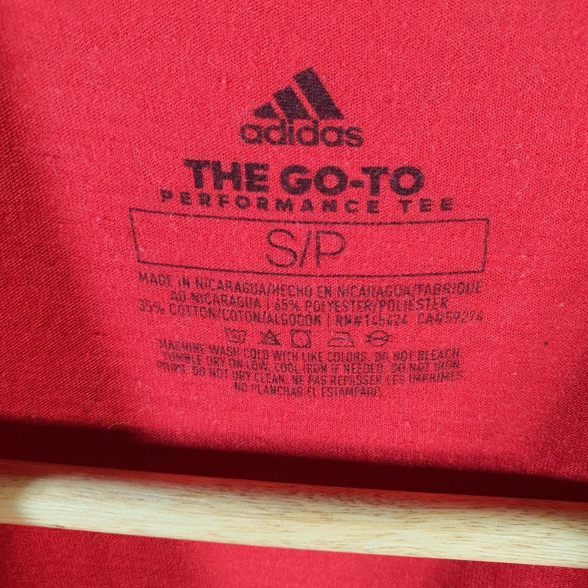 Vintage Adidas Go To Performance T Shirt Men’s Small Red Three Stripes Logo Athletic