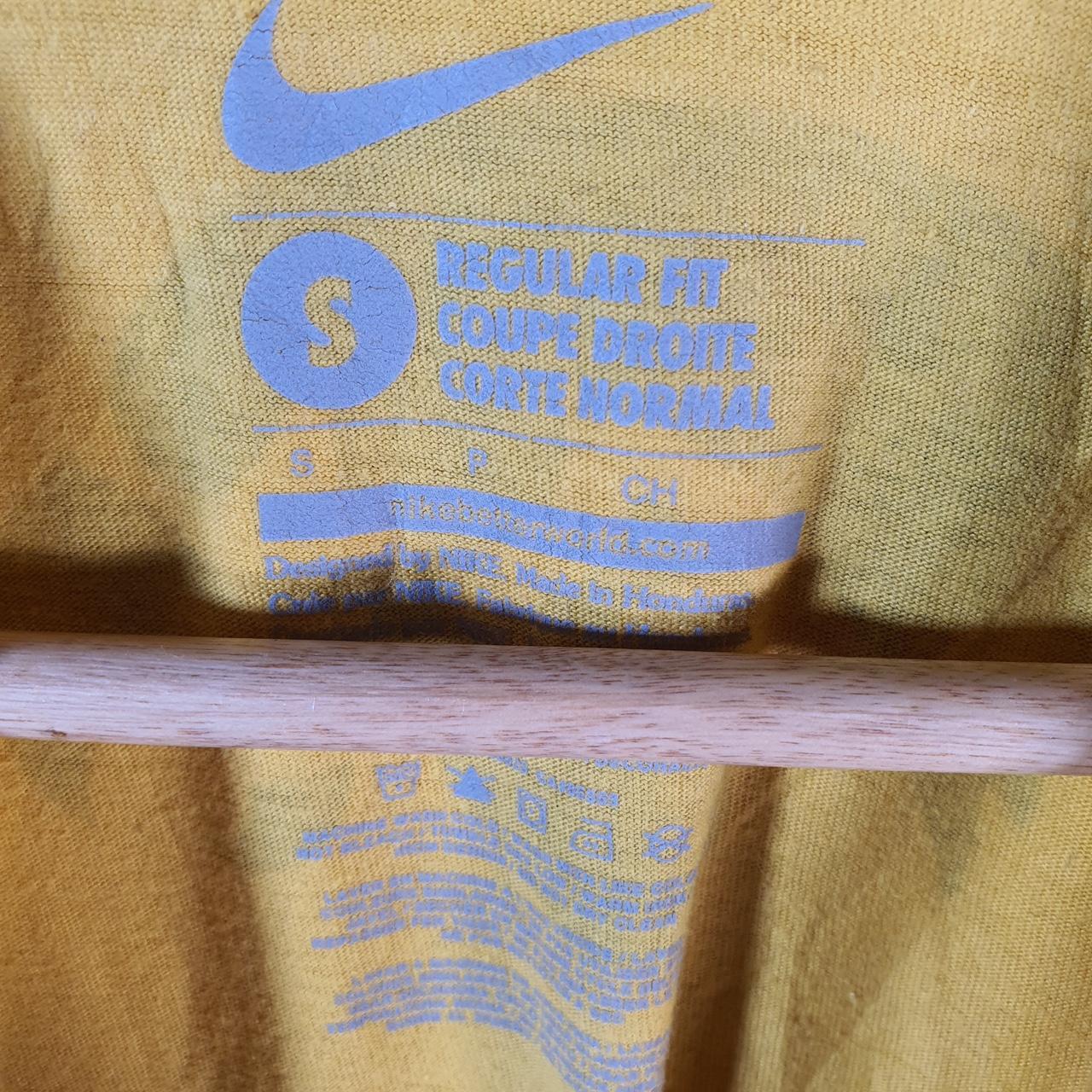 Vintage Nike Kinnick T Shirt Men’s Small Yellow Logo Centre Swoosh Athletic