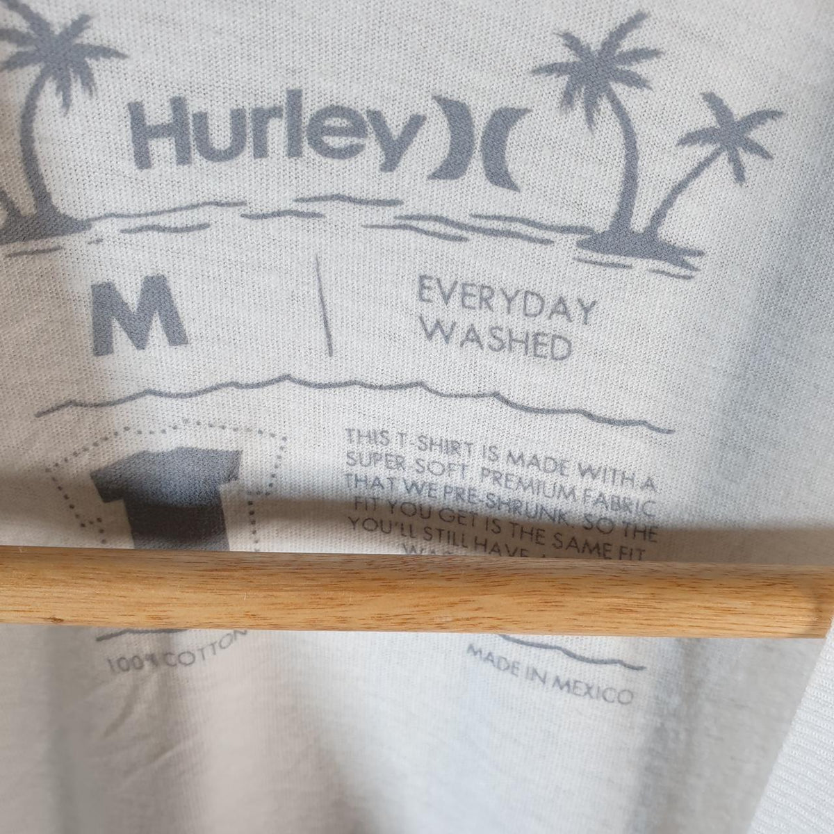 Vintage Hurley Graphic T Shirt Men’s White Medium Casual Sports Logo Athletic