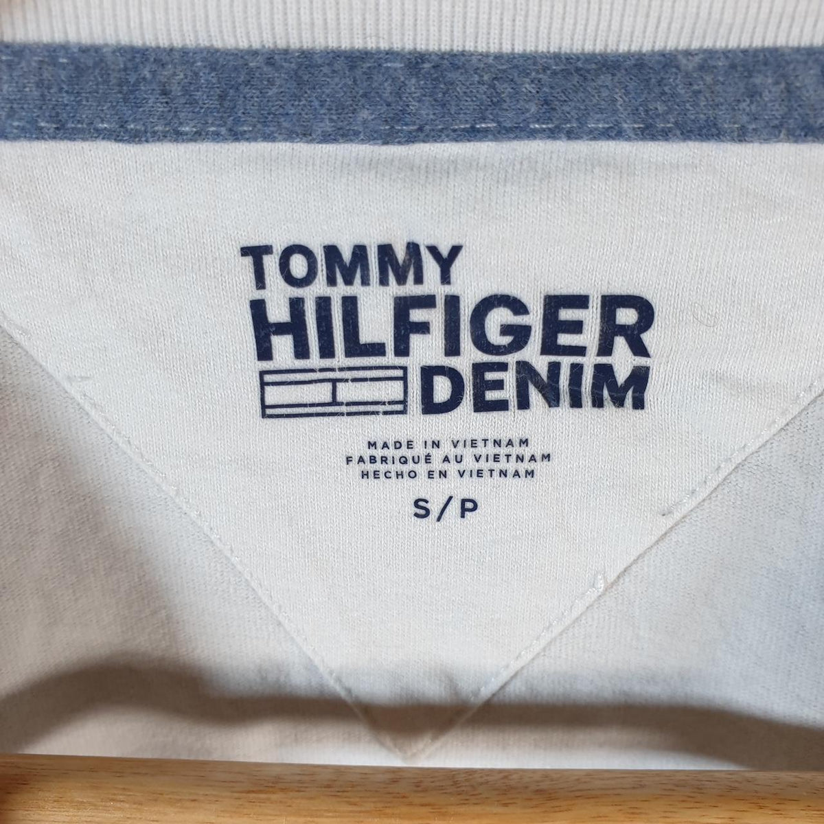 Vintage Tommy Hilfiger T Shirt Men’s Medium White Classic Fit Embroidered Logo