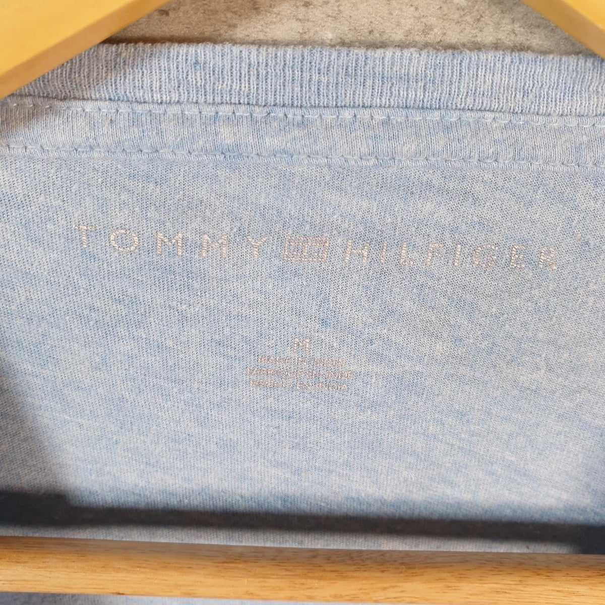 Vintage Tommy Hilfiger T Shirt Men’s Medium Blue Classic Fit Embroidered Logo