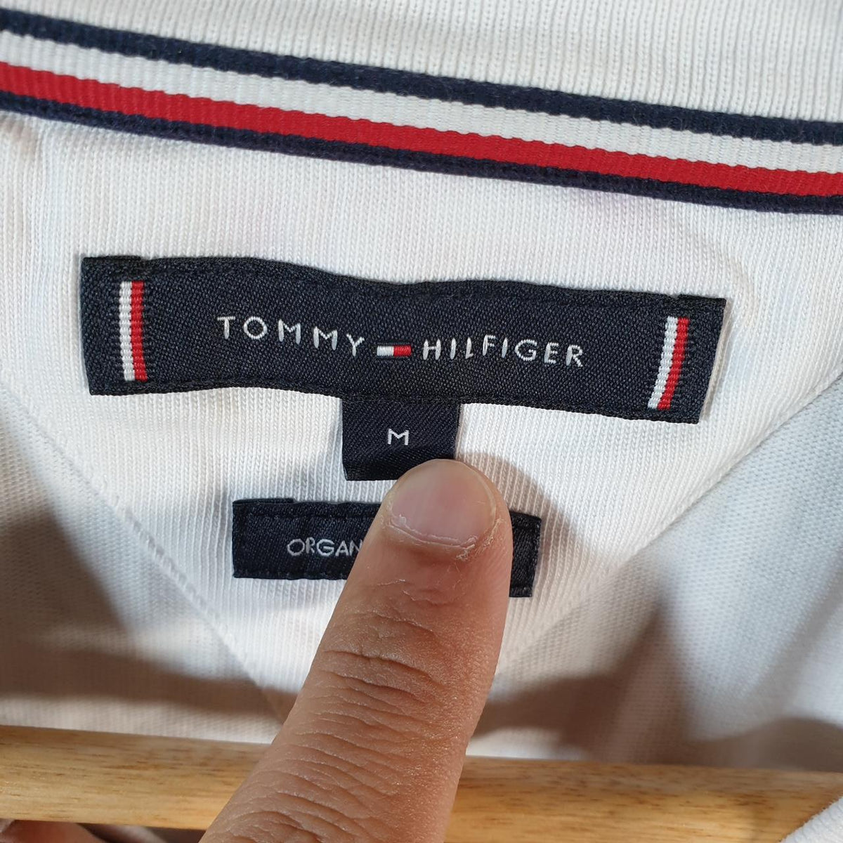 Vintage Tommy Hilfiger T Shirt Men’s Medium White Classic Fit Embroidered Logo