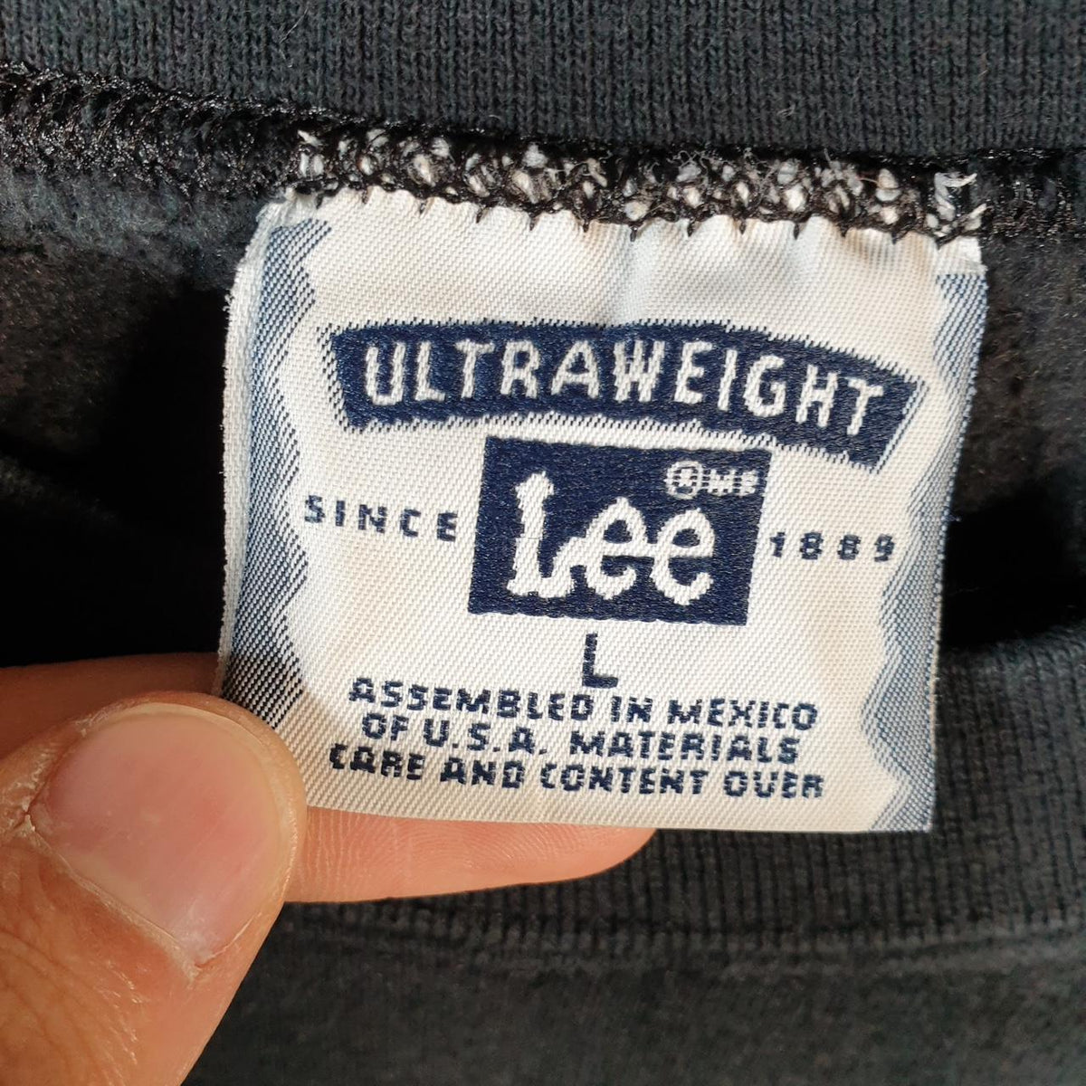 Vintage Lee Ultraweight Sweatshirt Men’s Large Black USA ZTA Pullover Spellout