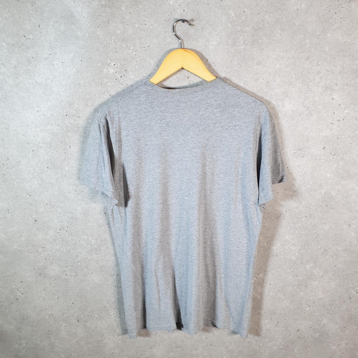 Vintage Avengers Infinite Power T Shirt Men’s Medium Grey Logo Graphic Spellout C9598