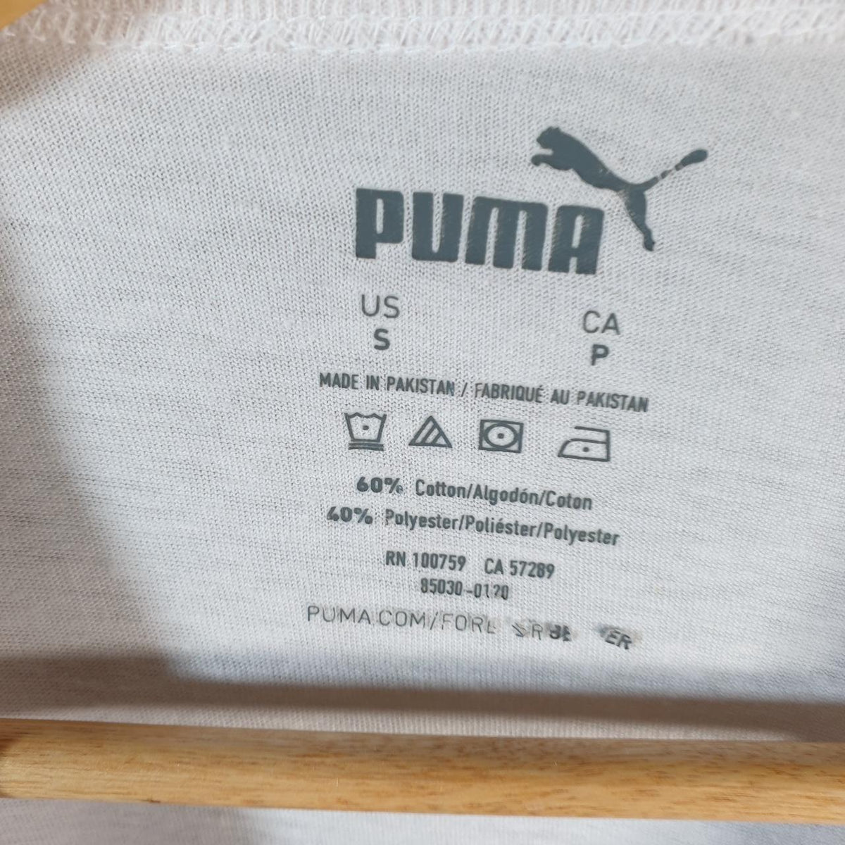 Vintage Puma Spellout T Shirt Men’s Small White sports Logo Athletic