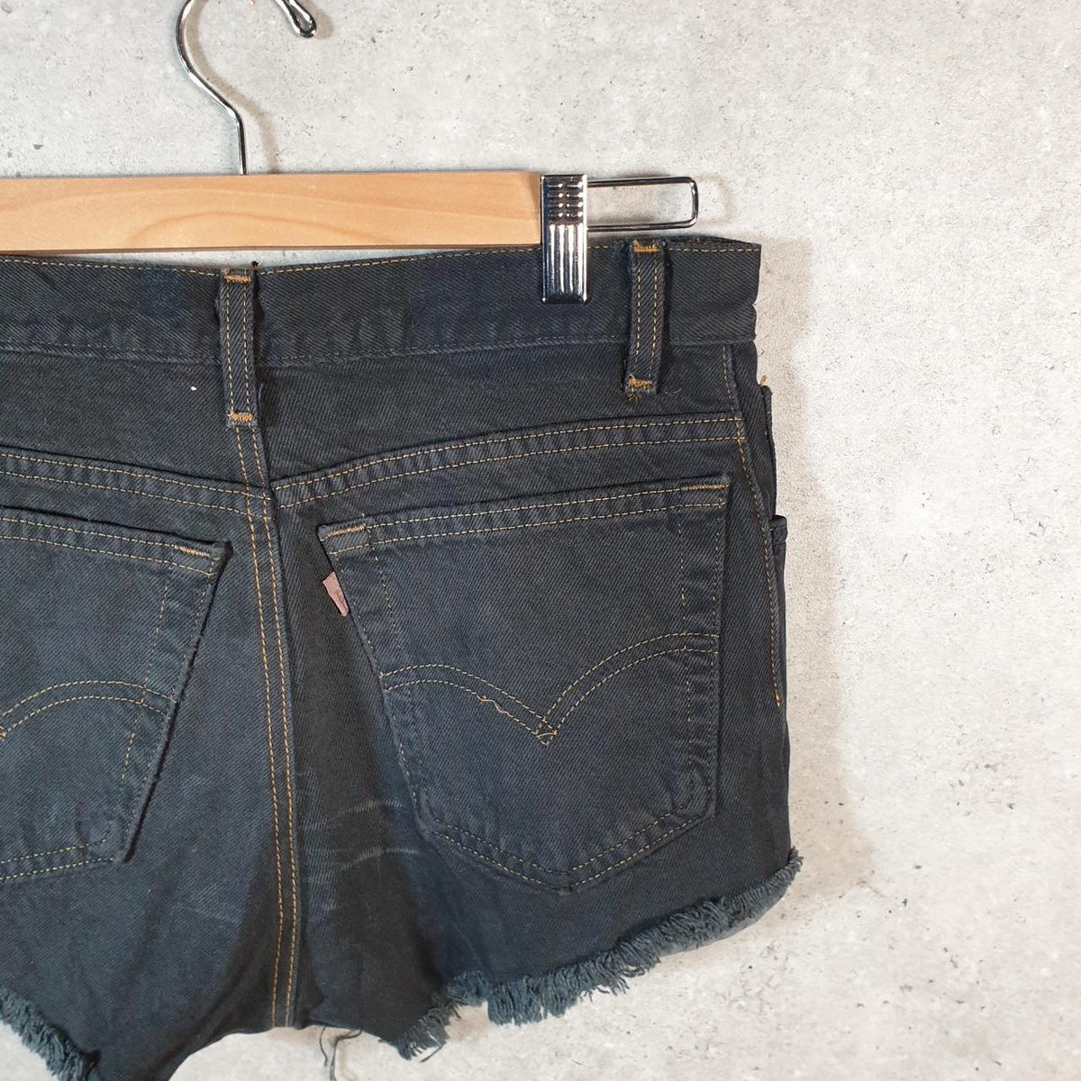Vintage Levi’s Cut Off Baggy Shorts Jorts Cargo Womens W30 Black Relaxed Denim