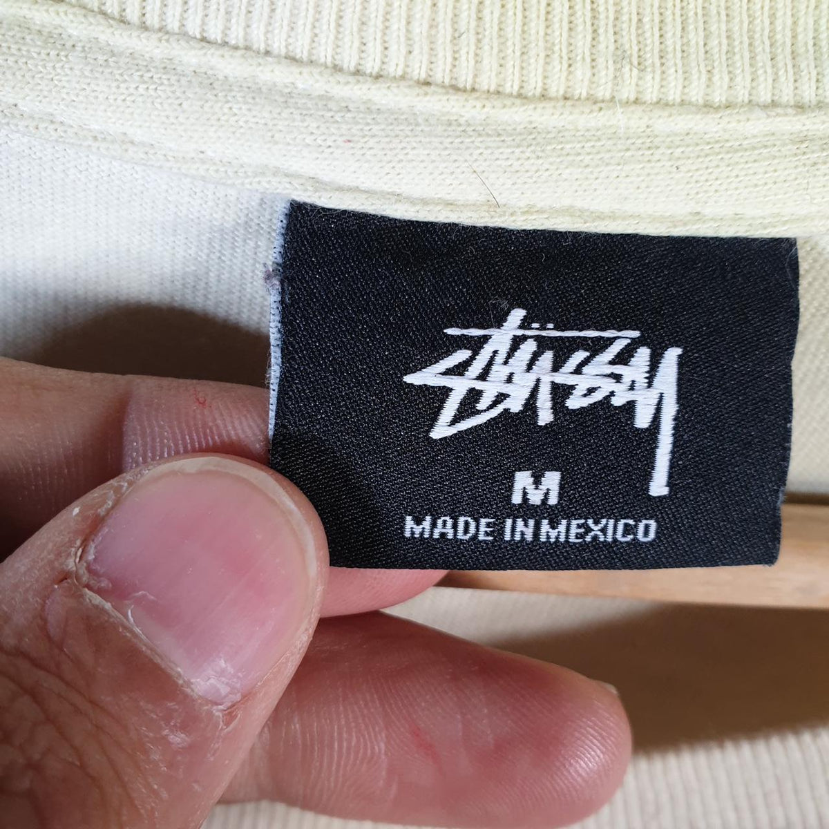 Vintage Stussy Malibu Printed T Shirt Men’s Medium Yellow Graphic Short Sleeve Big Fish Vintage