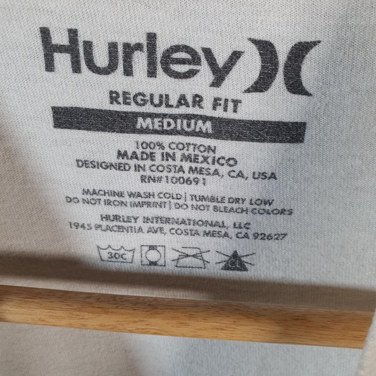 Vintage Hurley Graphic T Shirt Men’s White Medium Casual Sports Logo Athletic