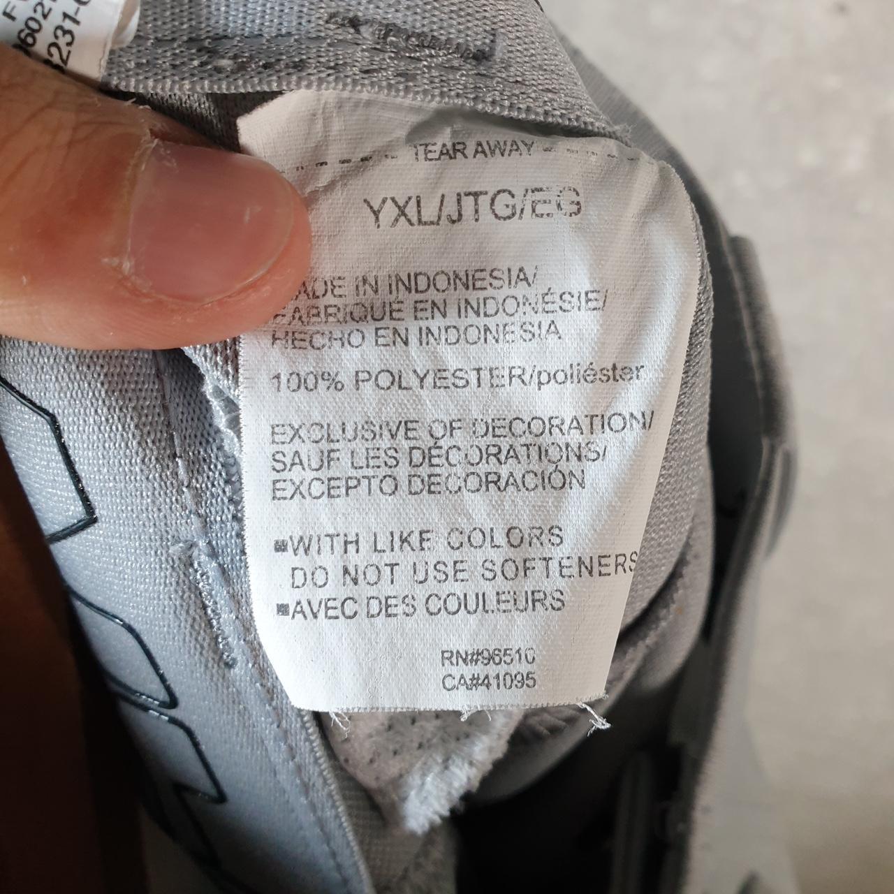 Vintage Under Armour Sweatpant Joggers Kids XL Grey Swoosh Sports Tracksuit Big Fish Vintage