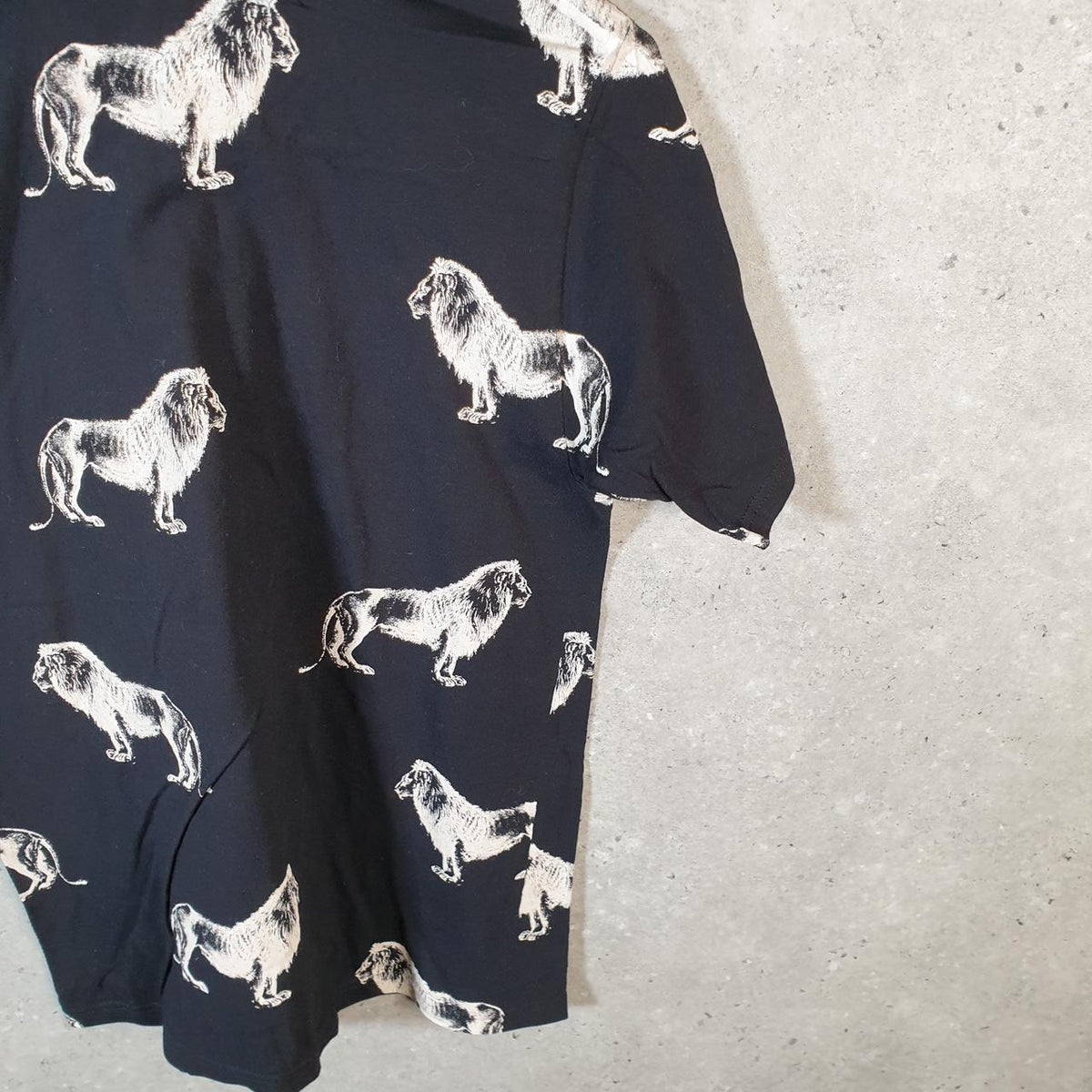 Vintage Stussy Lion All Over Print AOP T Shirt Men’s Small Black Graphic Short Sleeve