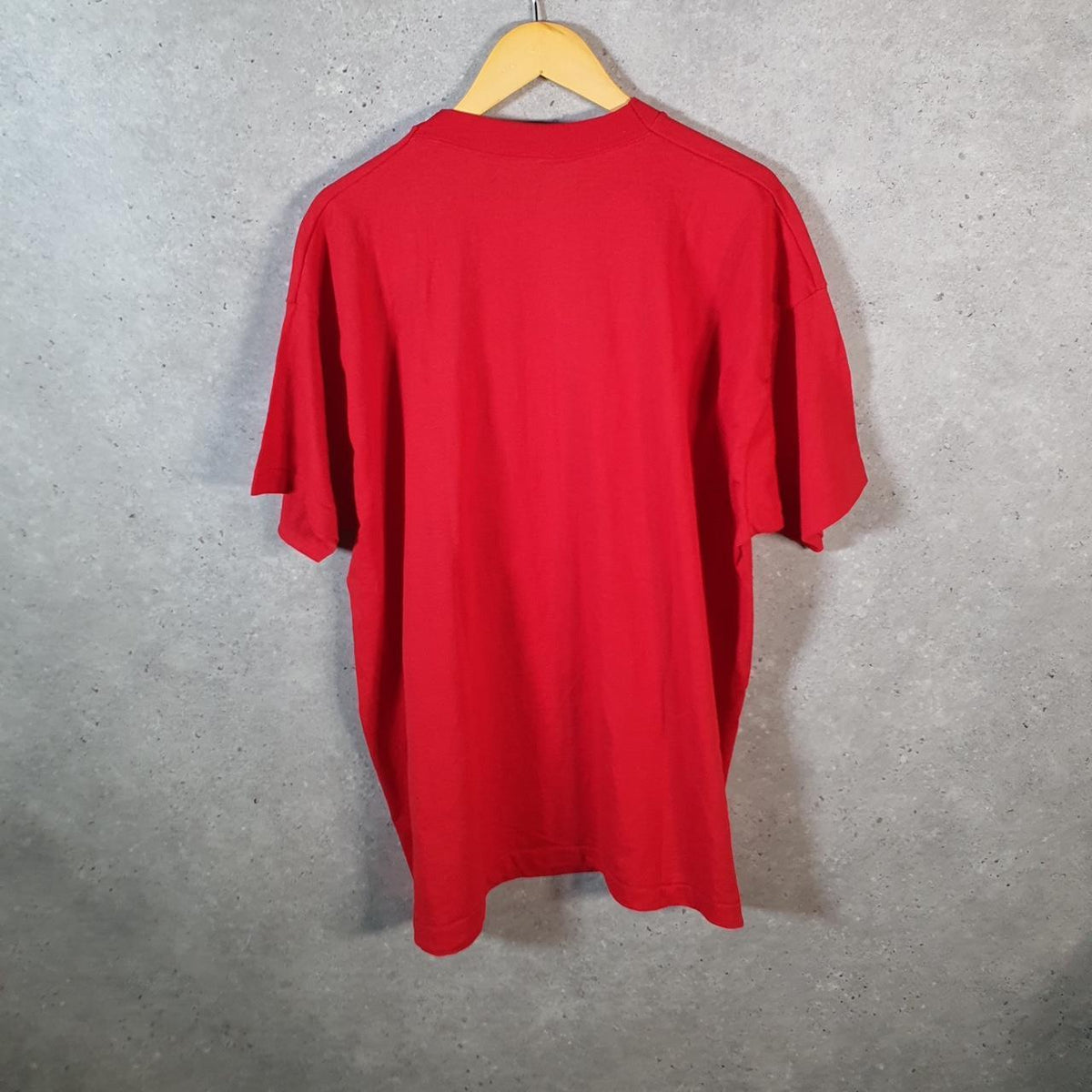 Vintage Fruit of the Loom Embossed Spellout USA 90s Single Stitch T Shirt Men’s 2XL Red C9384