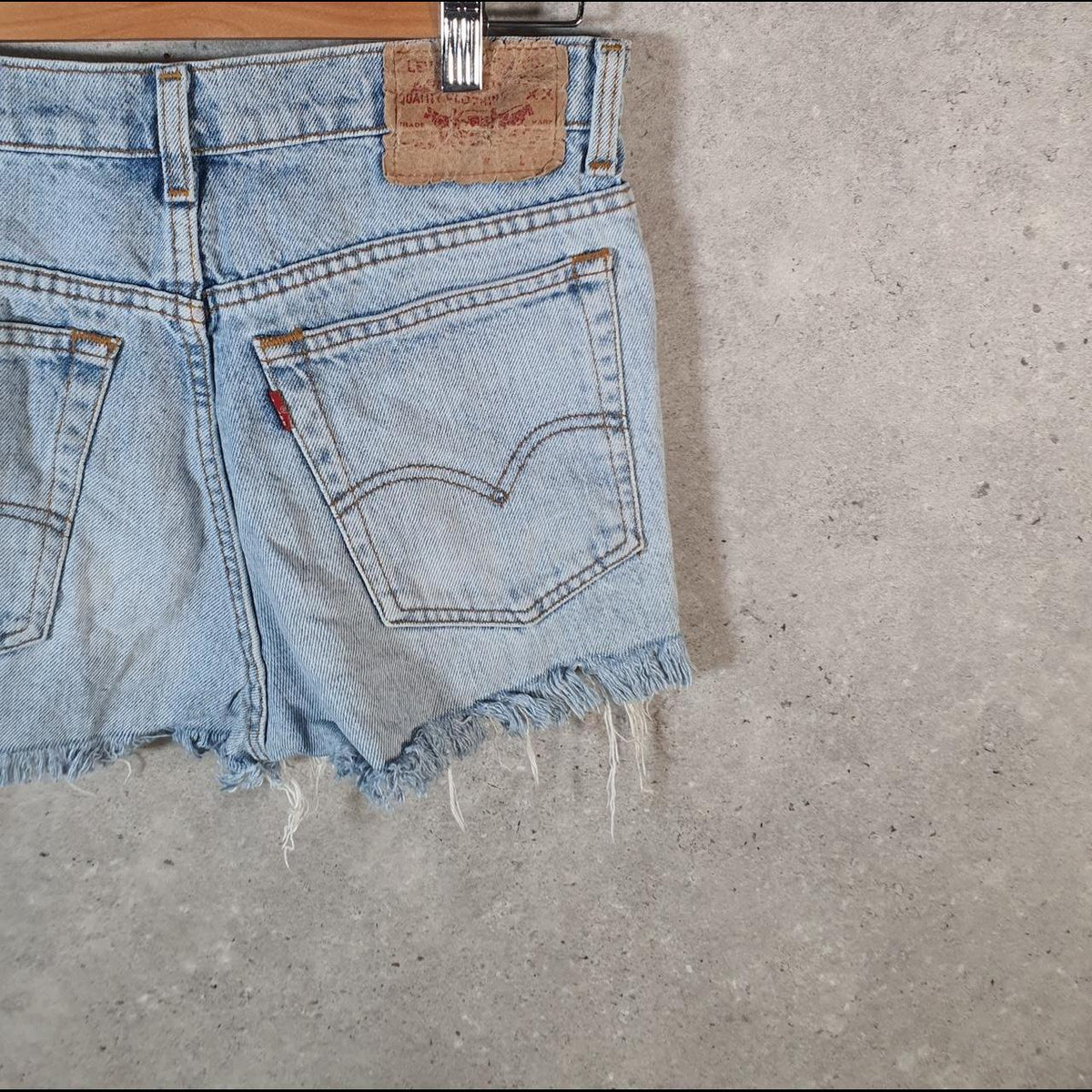 Vintage Levi’s Cut Off Baggy Shorts Jorts Cargo Womens W28 Blue Relaxed Denim