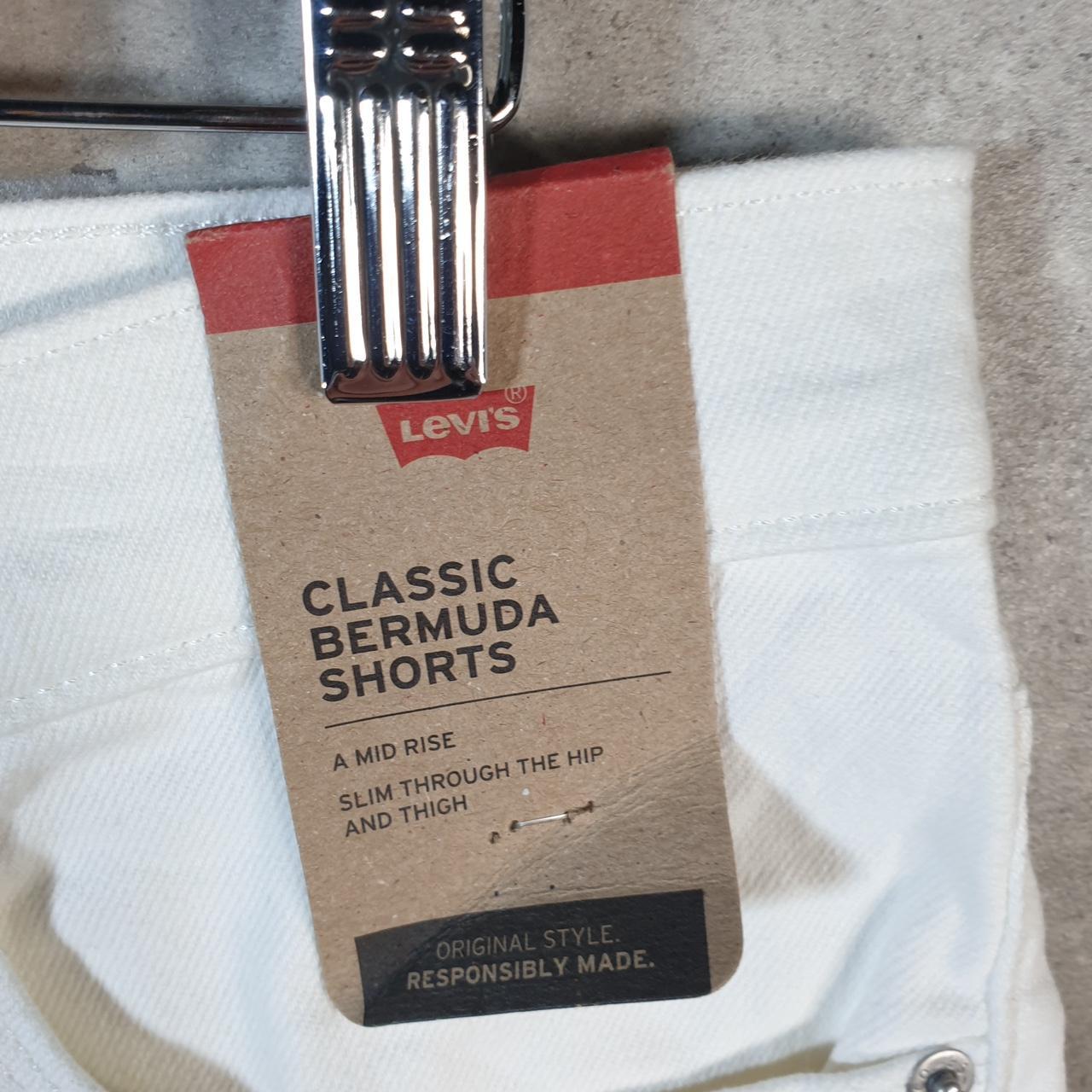 Vintage Levi’s Baggy Shorts Jorts Cargo Womens W31 White Relaxed Denim