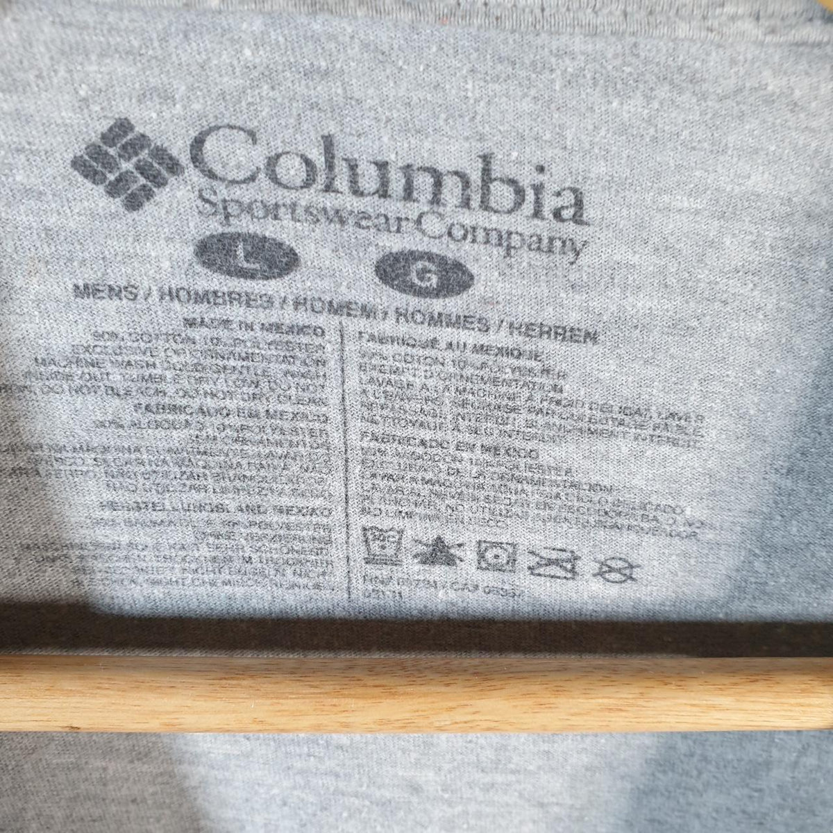 Vintage Columbia Perfomance Hunting Gear USA Flag T Shirt Men’s Large Grey Athletic