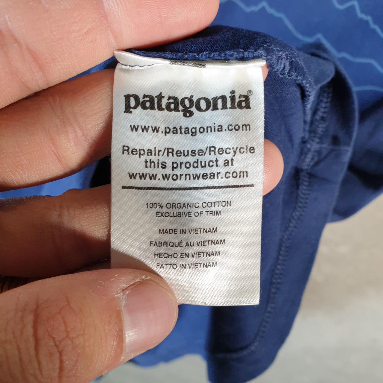 Vintage Patagonia Organic Cotton T Shirt Men’s Small Navy Blue Regular Fit Spellout Logo