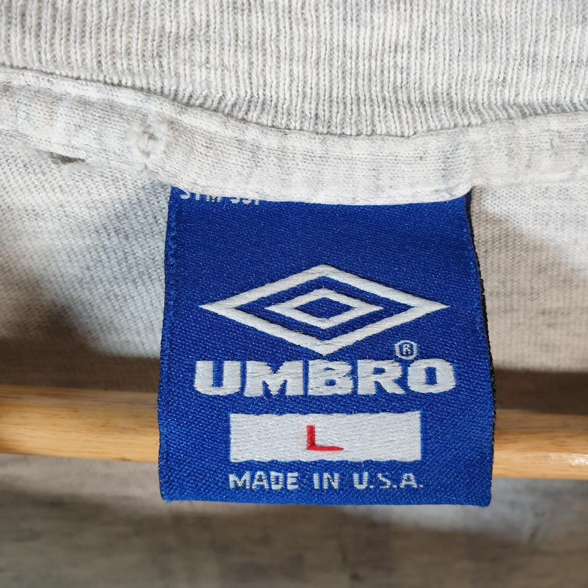 Vintage Umbro Football Dribbling Spellout 90s USA Single Stitch T Shirt Men’s Large Grey C9410