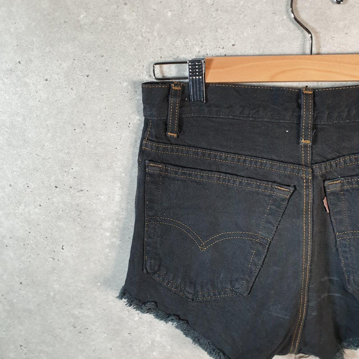 Vintage Levi’s Cut Off Baggy Shorts Jorts Cargo Womens W30 Black Relaxed Denim