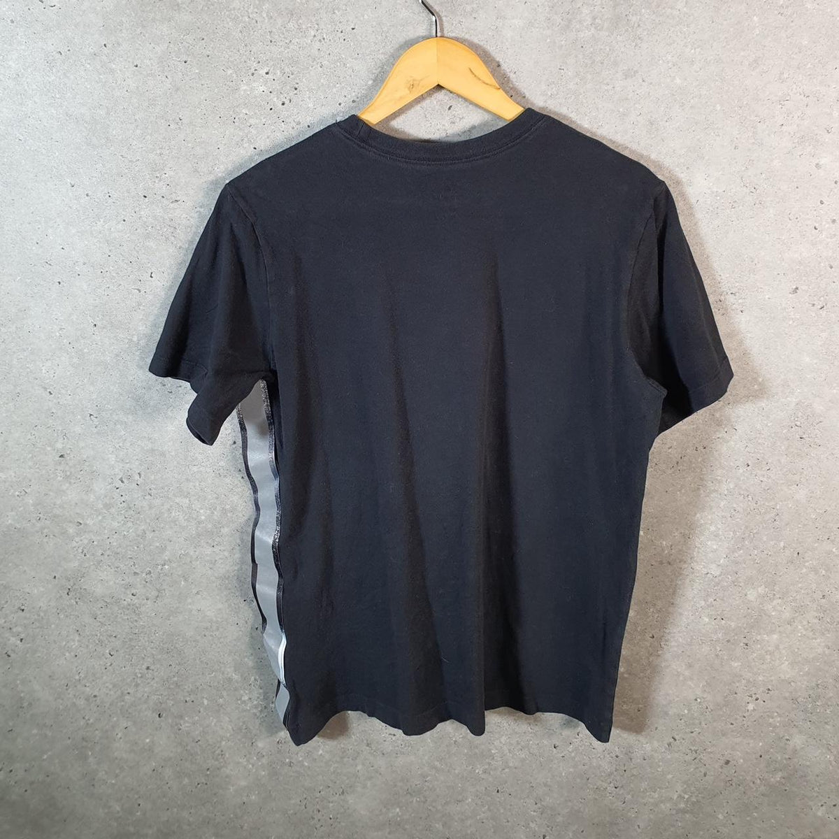 Vintage Nike T Shirt Men’s Medium Black Printed Single Swoosh Logo Athletic Big Fish Vintage