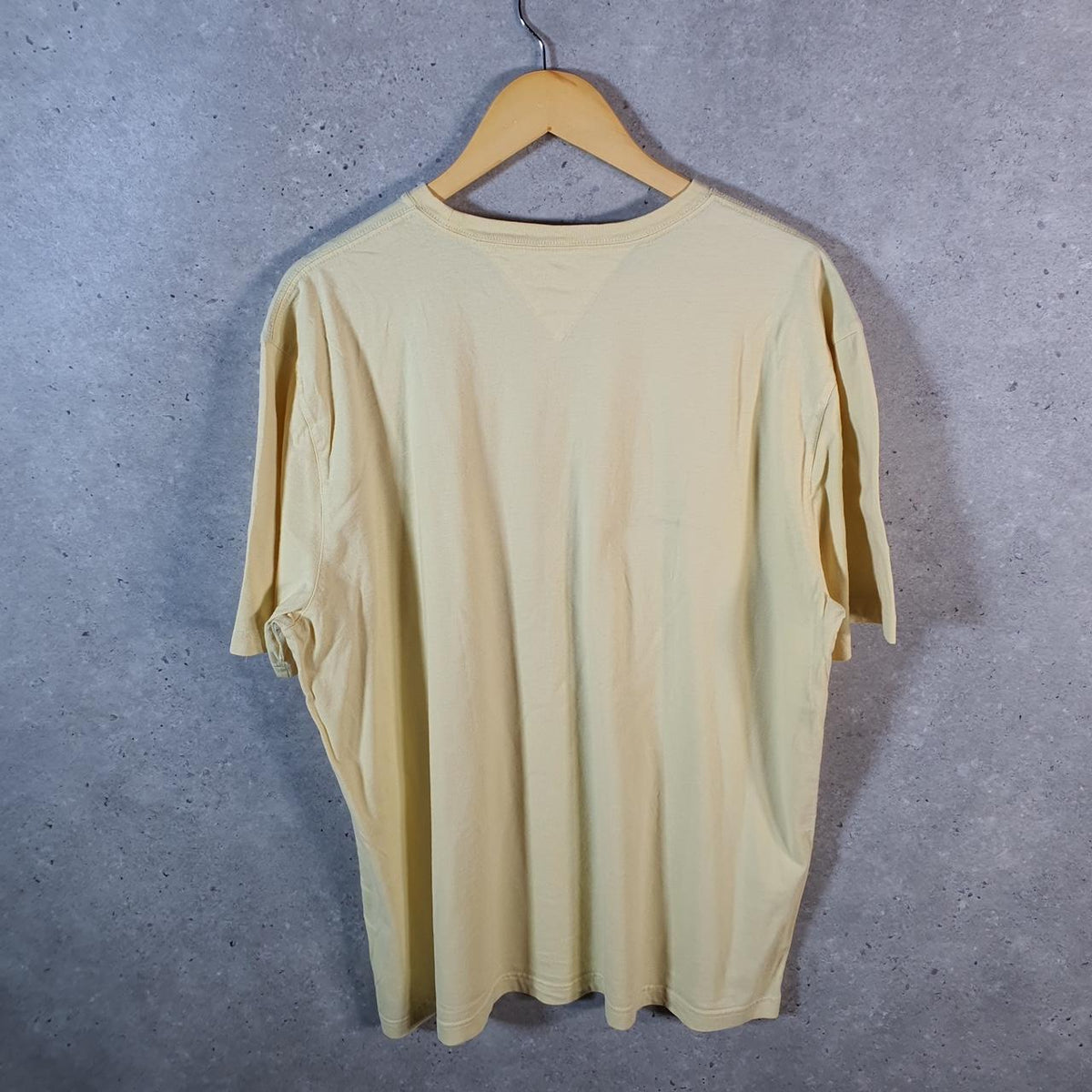 Vintage Tommy Hilfiger T Shirt Men’s 2XL Yellow Custom Fit Embroidered Logo