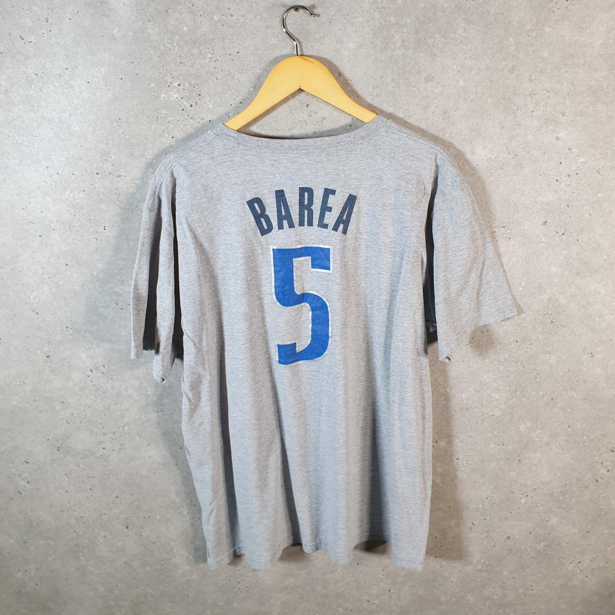 Vintage Adidas Dallas Barea 5 Go Tee T Shirt Shirt Men’s XL Grey Three Stripes Logo Athletic
