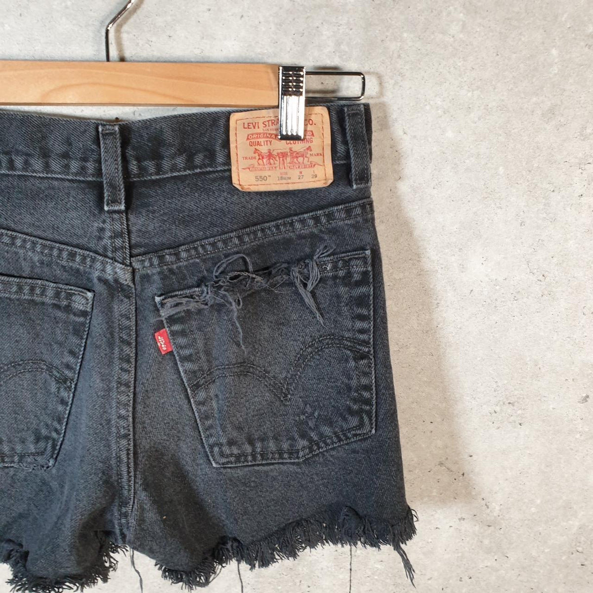Vintage Levi’s 550 Cut Off Baggy Shorts Jorts Cargo Womens W27 Grey Relaxed Denim