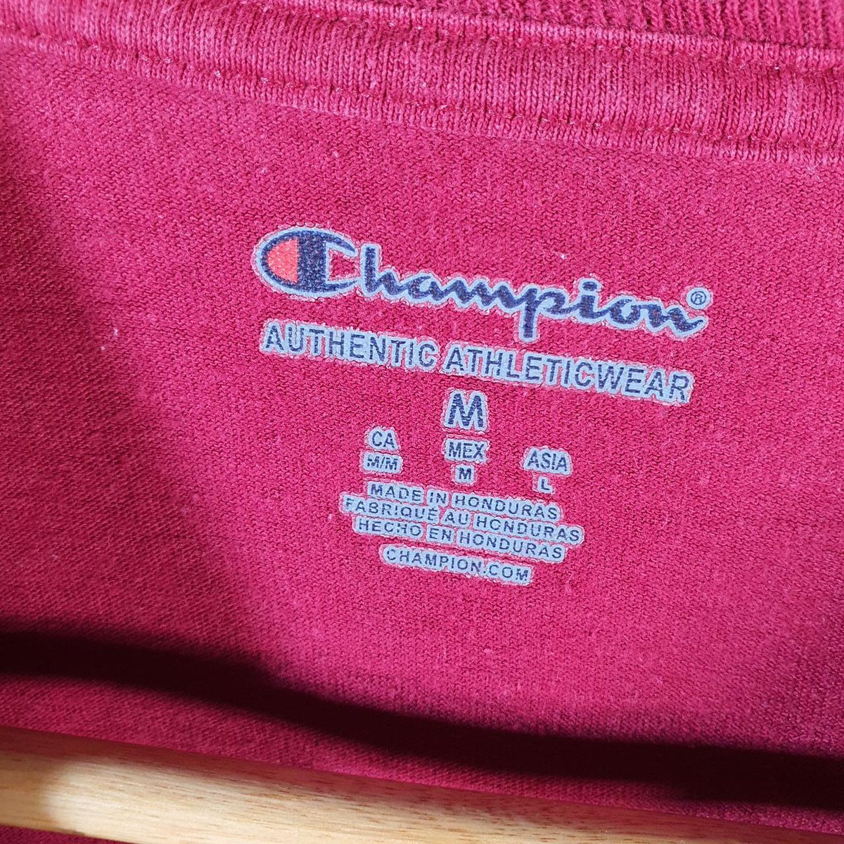 Vintage Champion Embroidered Spellout Umass Dad T Shirt Men’s Medium Red USA Athletic