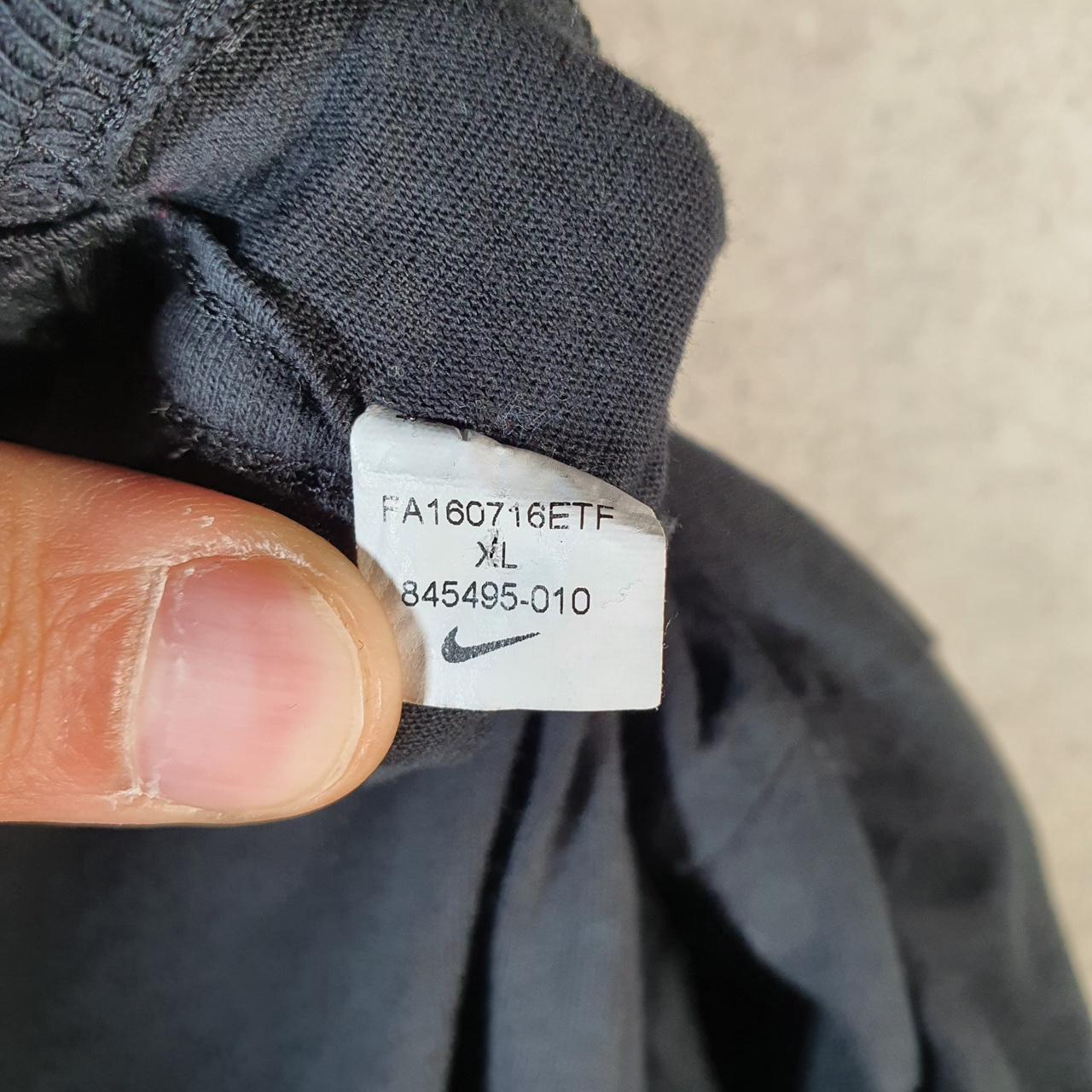 Vintage Nike Club Spellout Graphic T Shirt Men’s XL Black Swoosh Athletic