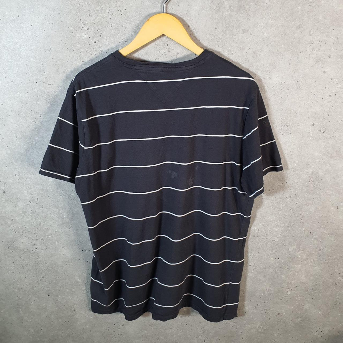 Vintage Tommy Hilfiger T Shirt Men’s Large Black Striped Regular Fit Embroidered Logo
