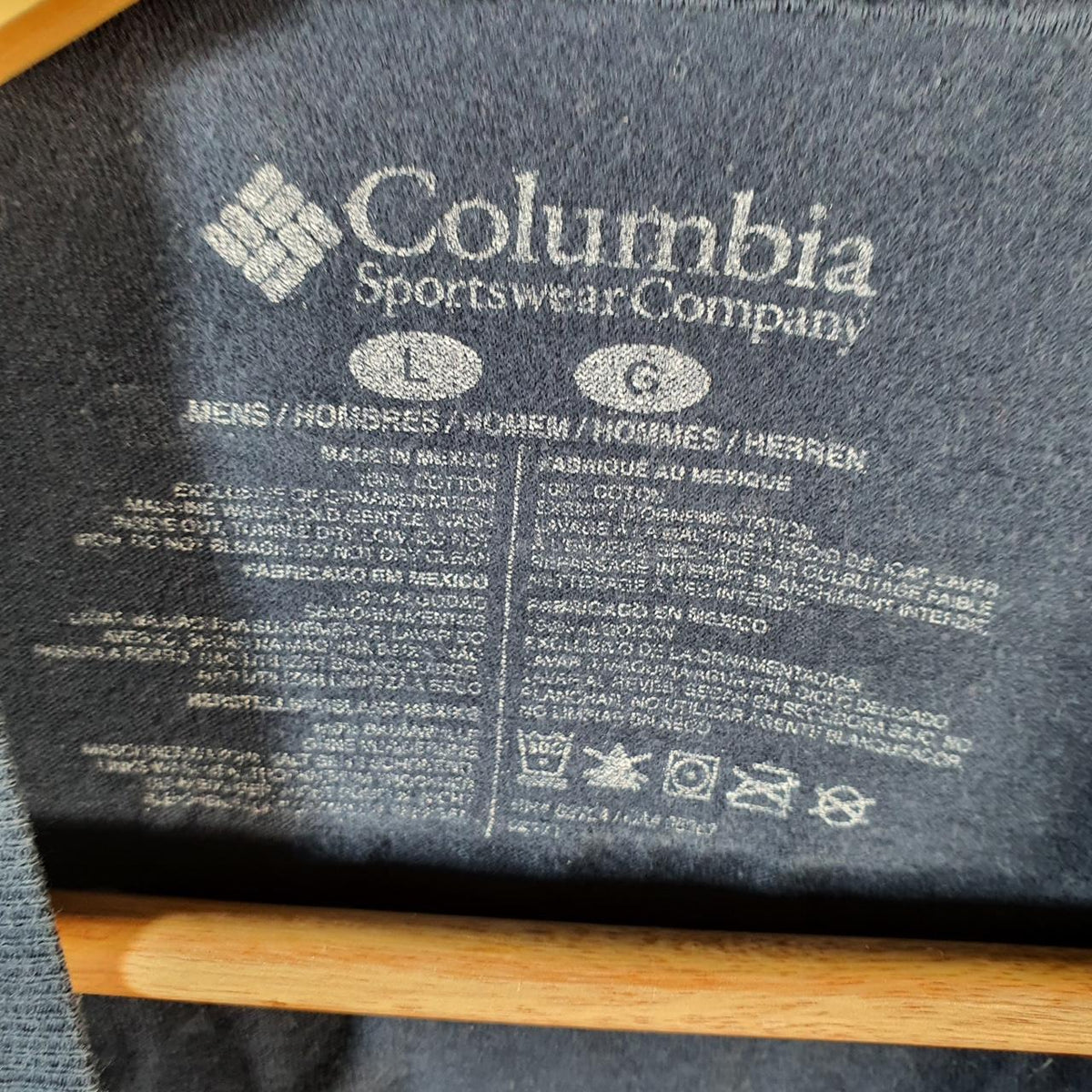 Vintage Columbia Perfomance Hunting Gear USA Flag T Shirt Men’s Large Navy Blue Athletic