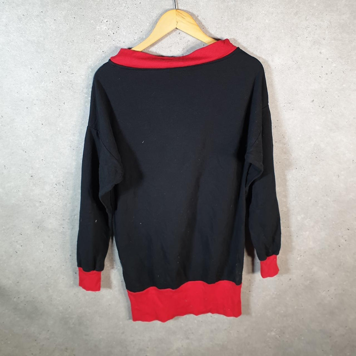 Vintage Disney Mickey Mouse Long Sweatshirt Womens Medium Black USA Graphic Crewneck Big Fish Vintage